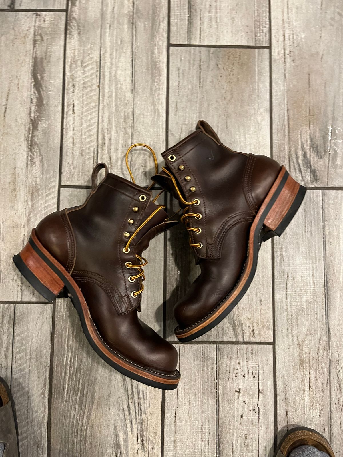 Photo by (deleted user) on December 4, 2022 of the Nicks Robert in Horween Brown Chromexcel.