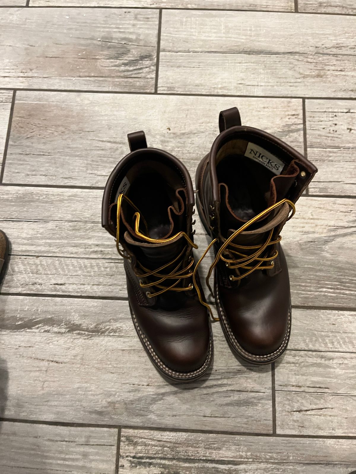 Photo by (deleted user) on December 4, 2022 of the Nicks Robert in Horween Brown Chromexcel.