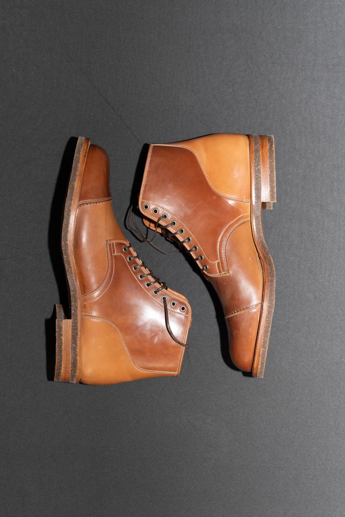 Photo by Alijan on November 2, 2022 of the Viberg Service Boot PCT in Horween Natural Shell Cordovan.