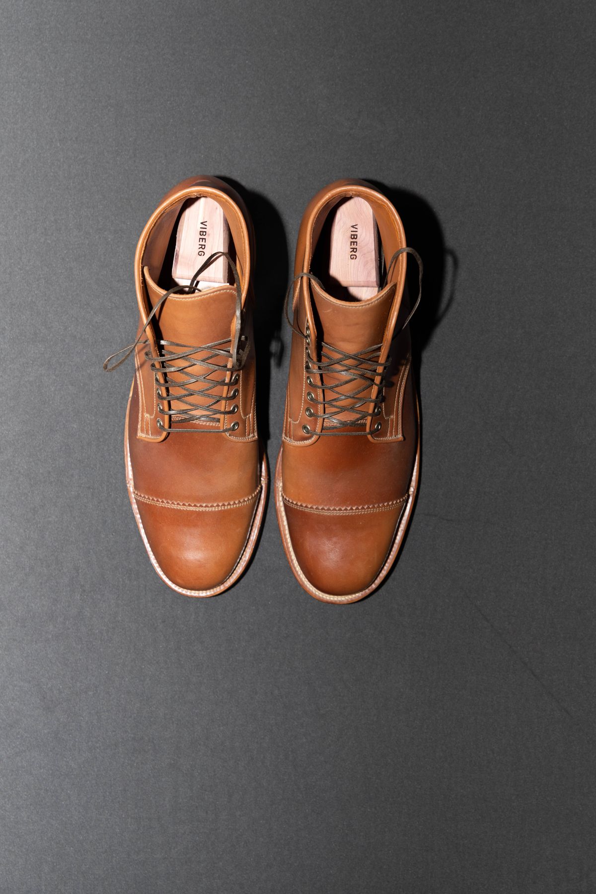 Photo by Alijan on November 2, 2022 of the Viberg Service Boot PCT in Horween Natural Shell Cordovan.