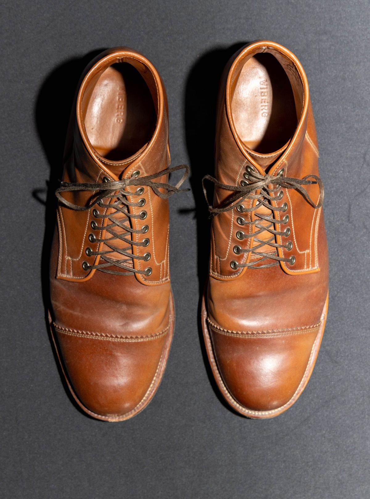 Photo by Alijan on December 5, 2022 of the Viberg Service Boot PCT in Horween Natural Shell Cordovan.