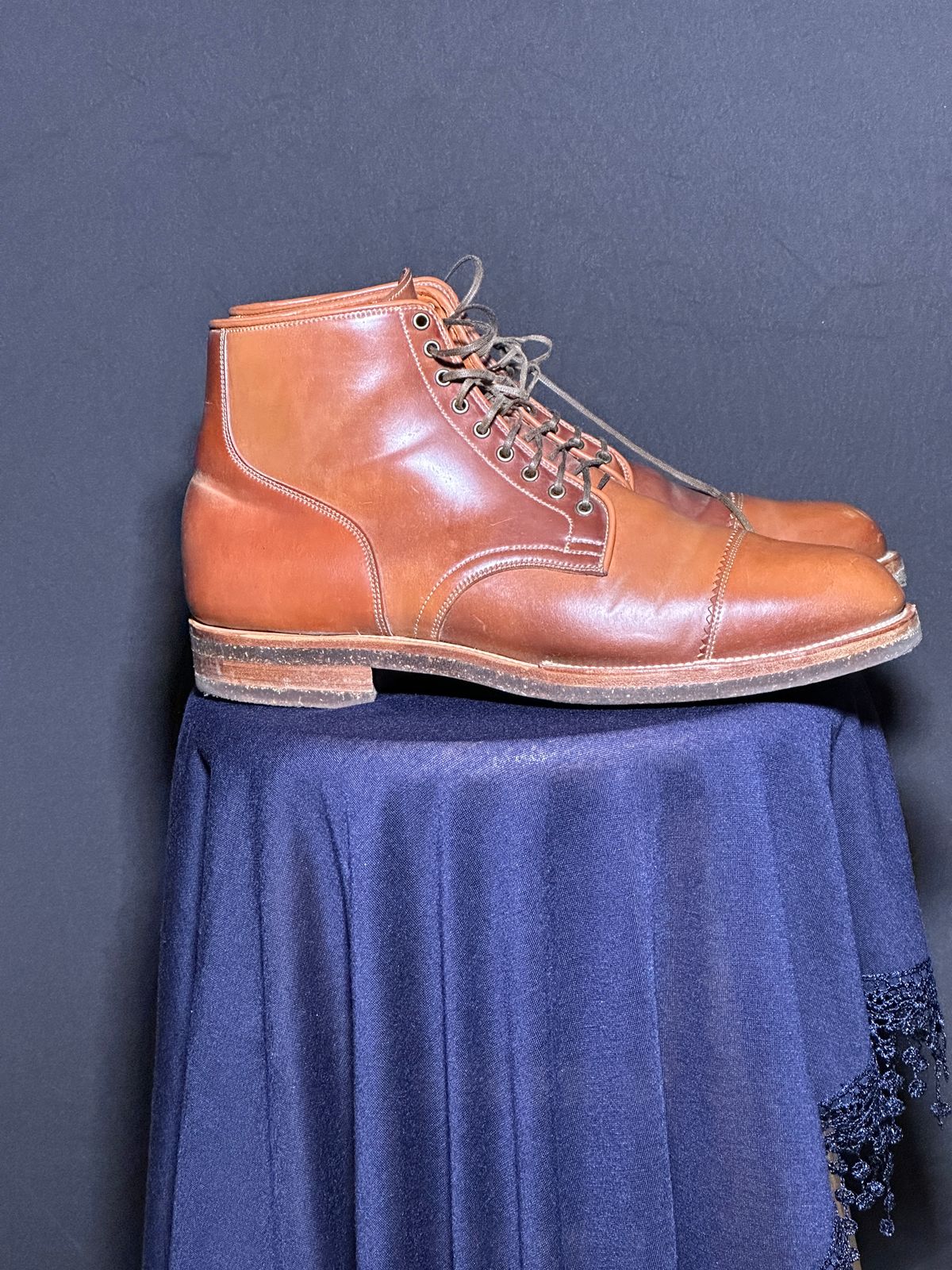 Photo by Alijan on February 6, 2023 of the Viberg Service Boot PCT in Horween Natural Shell Cordovan.