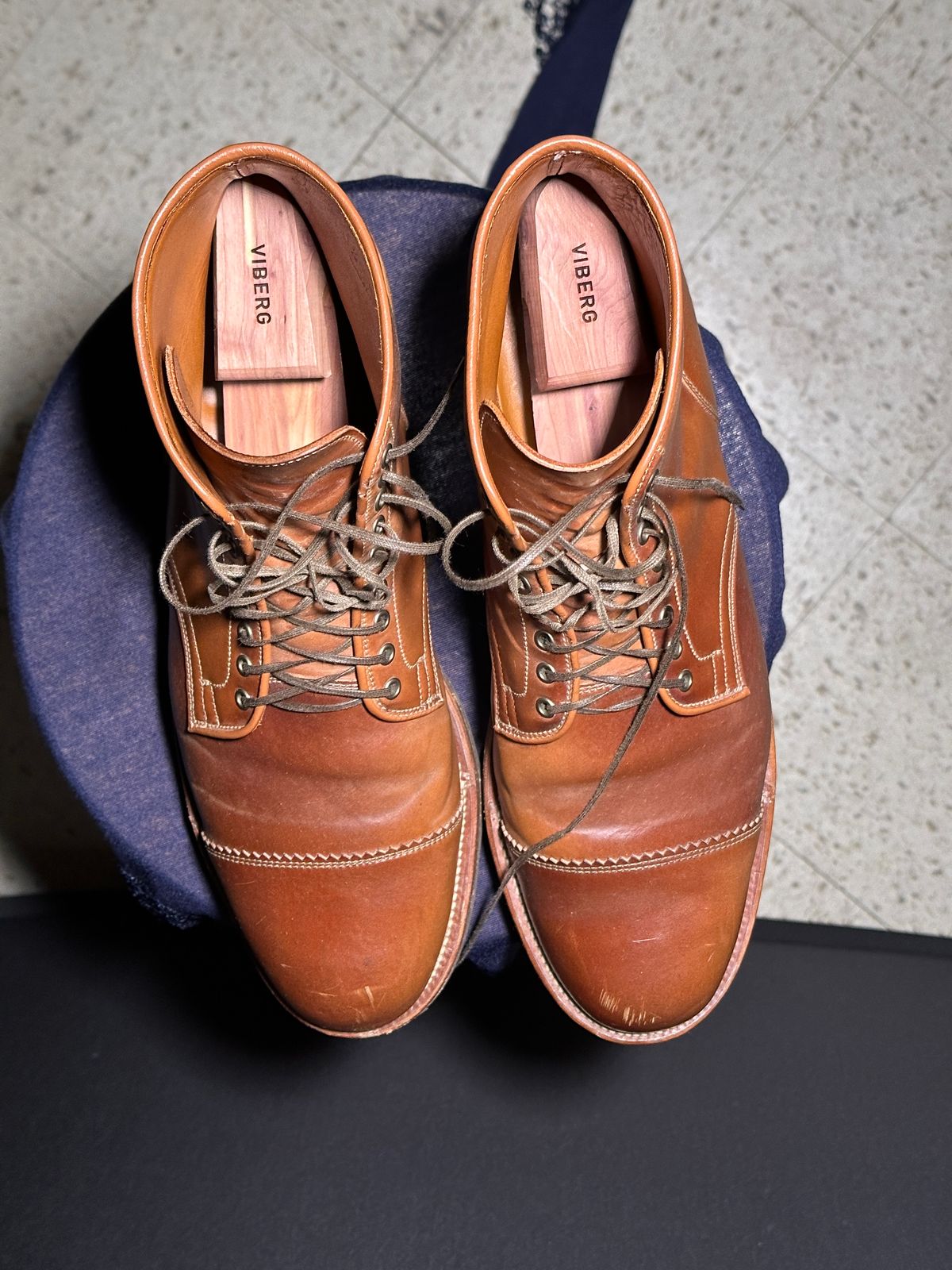 Photo by Alijan on February 6, 2023 of the Viberg Service Boot PCT in Horween Natural Shell Cordovan.