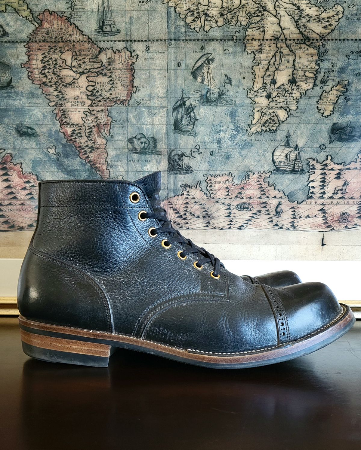 Photo by Arsenicmickey on November 2, 2023 of the Iron Boots Pitman in Black Italy Waxed Bullhide.
