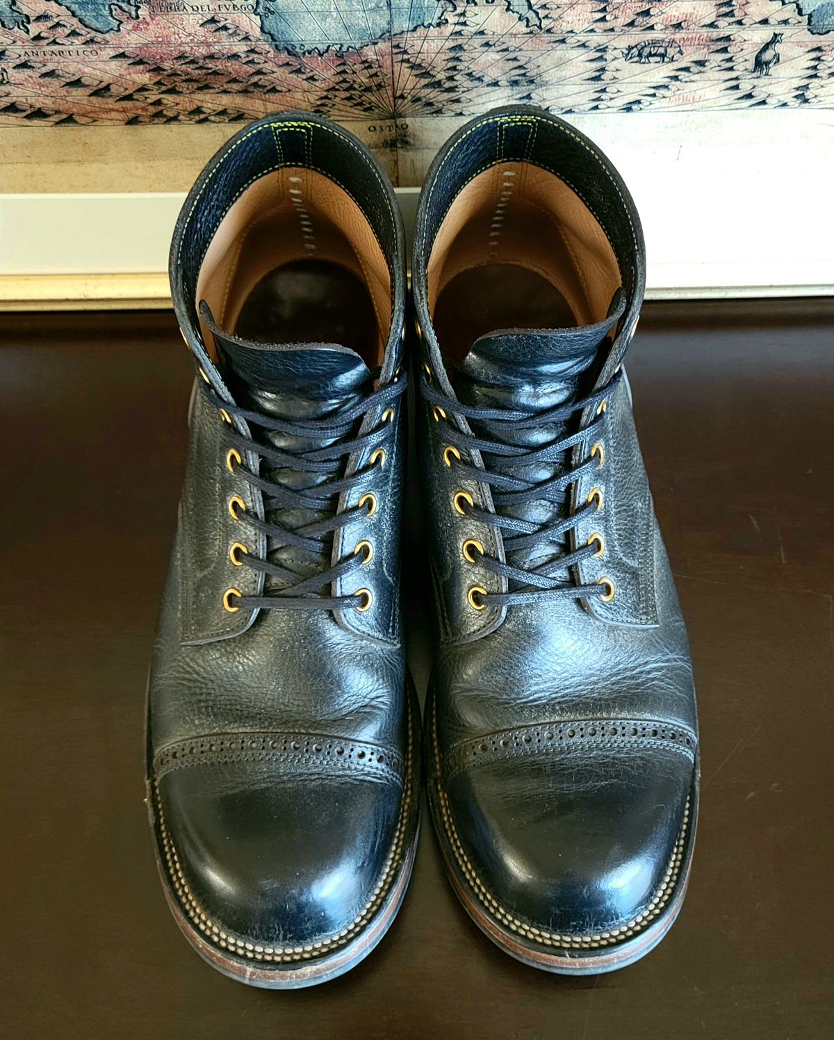 Photo by Arsenicmickey on November 2, 2023 of the Iron Boots Pitman in Black Italy Waxed Bullhide.