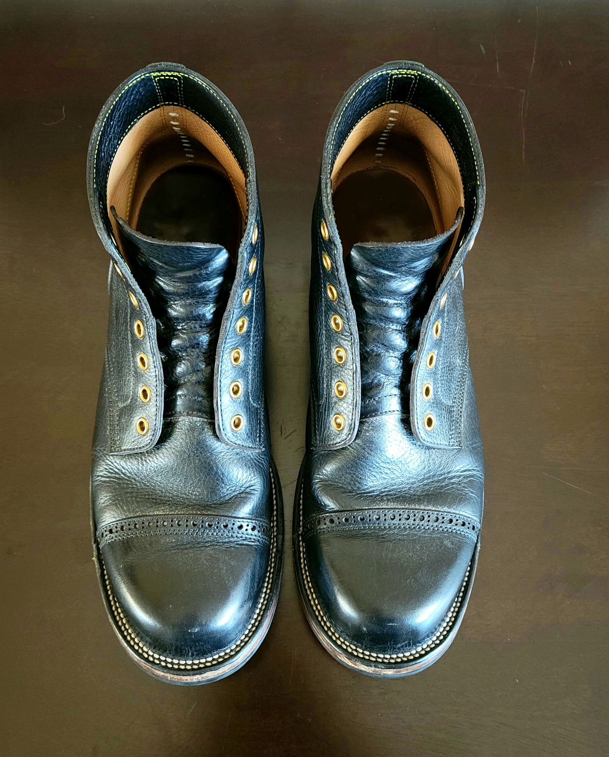 Photo by Arsenicmickey on January 3, 2024 of the Iron Boots Pitman in Black Italy Waxed Bullhide.