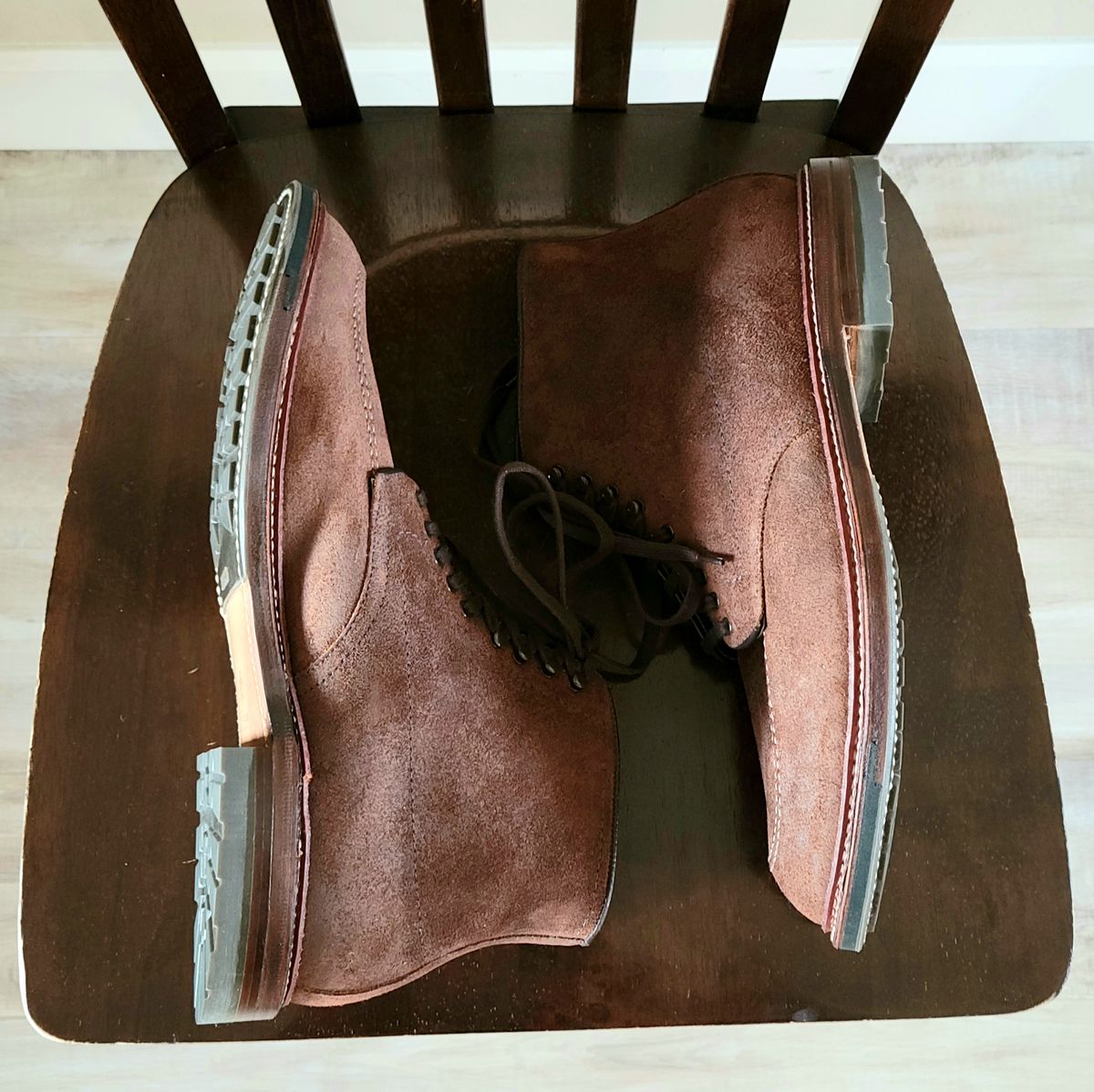 Photo by Arsenicmickey on November 3, 2022 of the Alden Indy Boot in Horween Tobacco Chamois Roughout.
