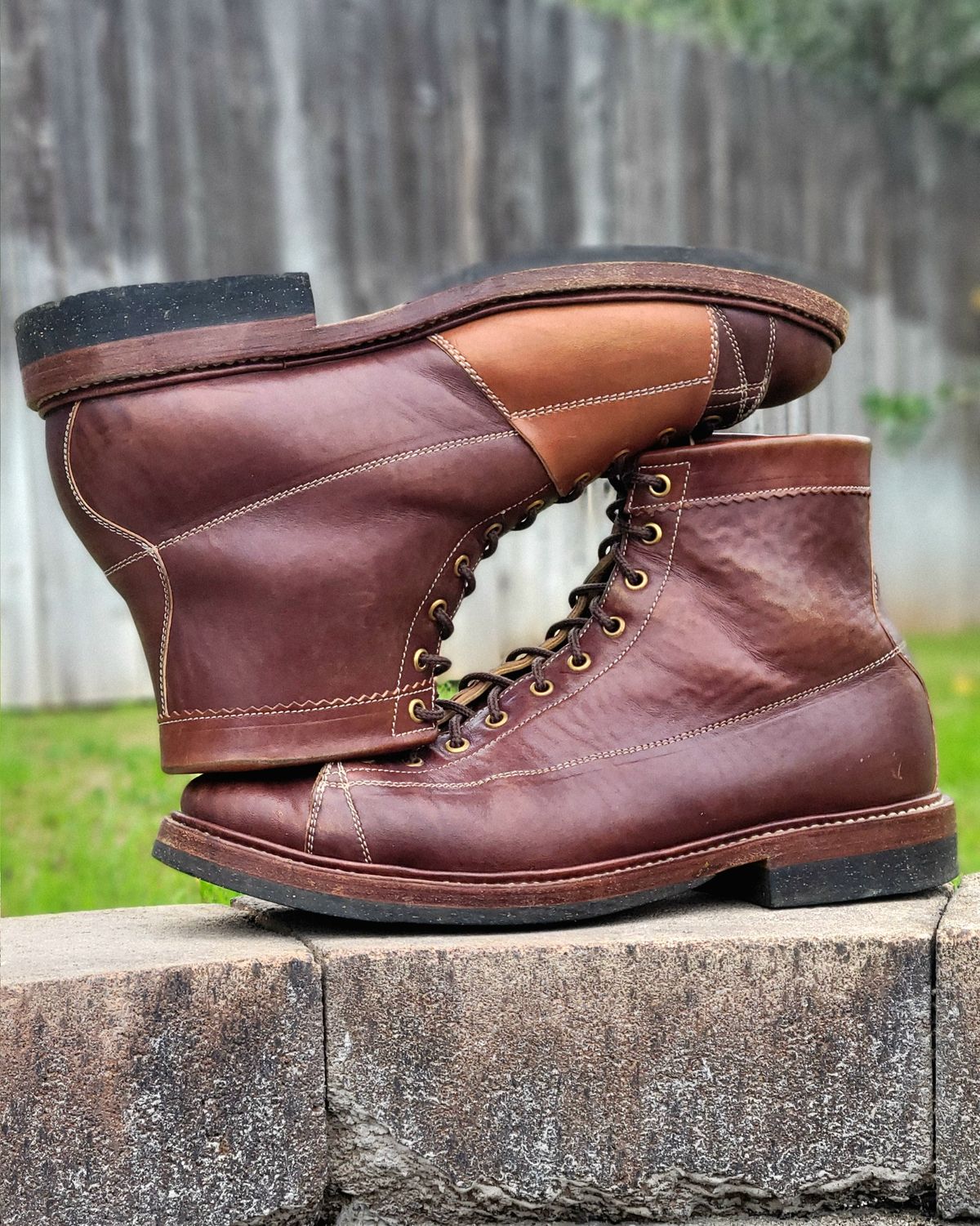 Photo by Arsenicmickey on January 3, 2026 of the Sagara Cordmaster in Conceria Cloe Superlux Horsebutt Overdyed Brown.