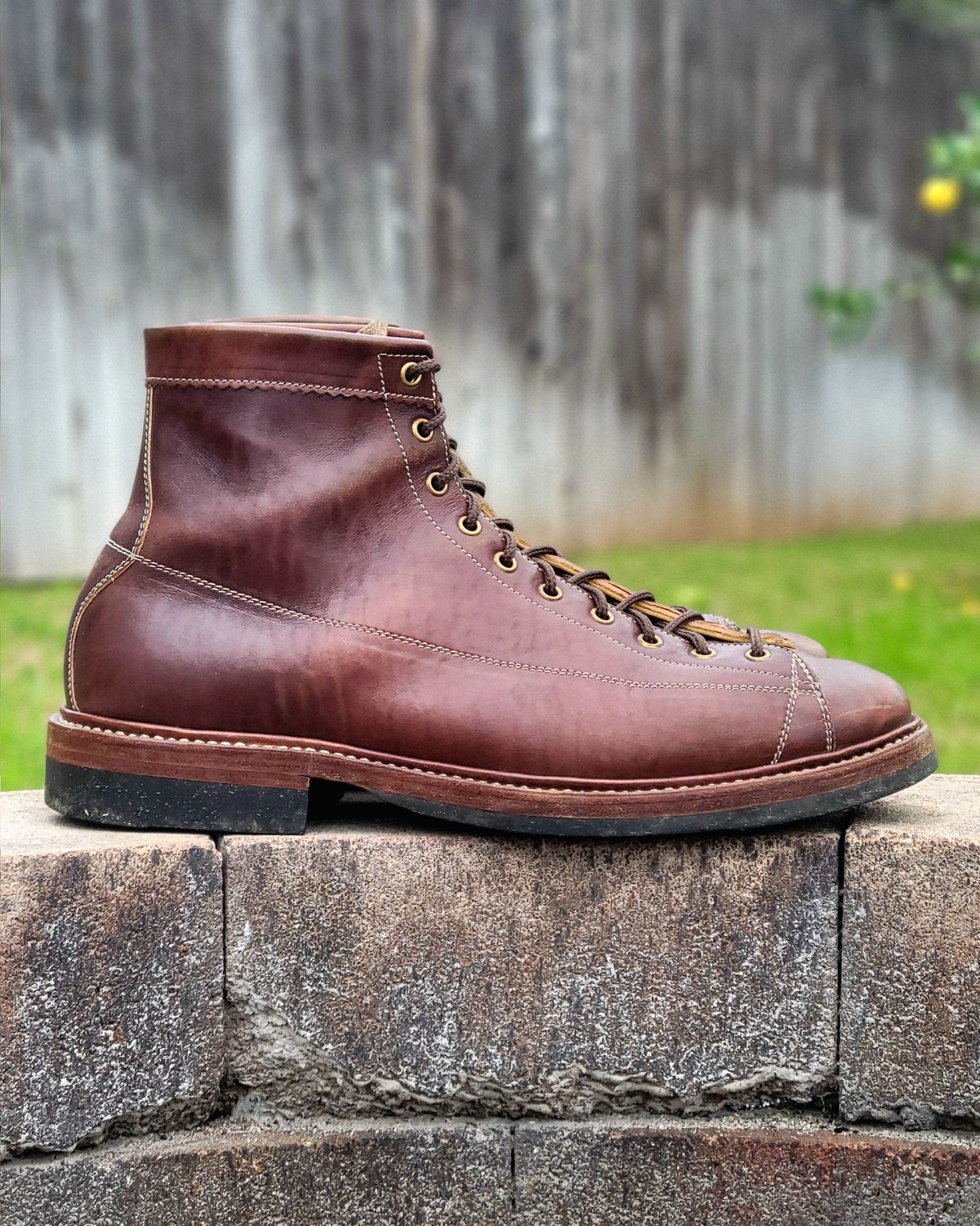 Photo by Arsenicmickey on January 3, 2026 of the Sagara Cordmaster in Conceria Cloe Superlux Horsebutt Overdyed Brown.