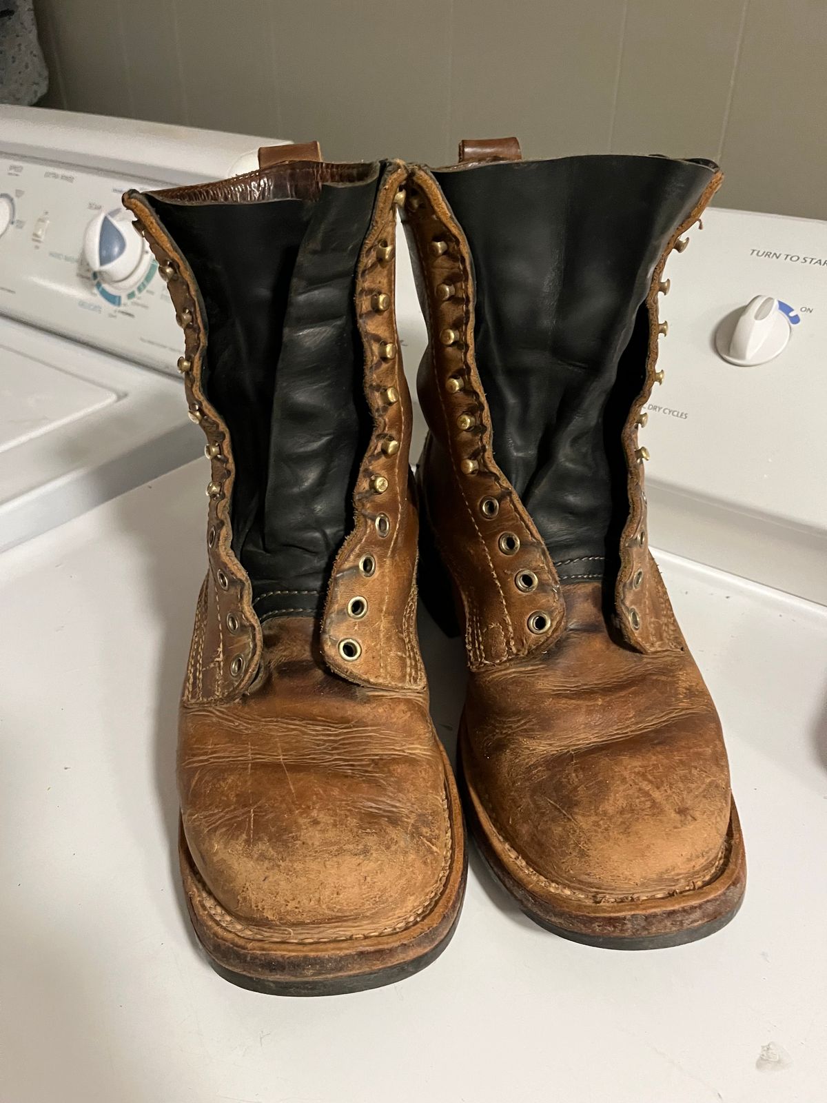 Photo by JSeppala on November 6, 2023 of the Drew's Boots 8-Inch Logger in Rowdy Smooth.
