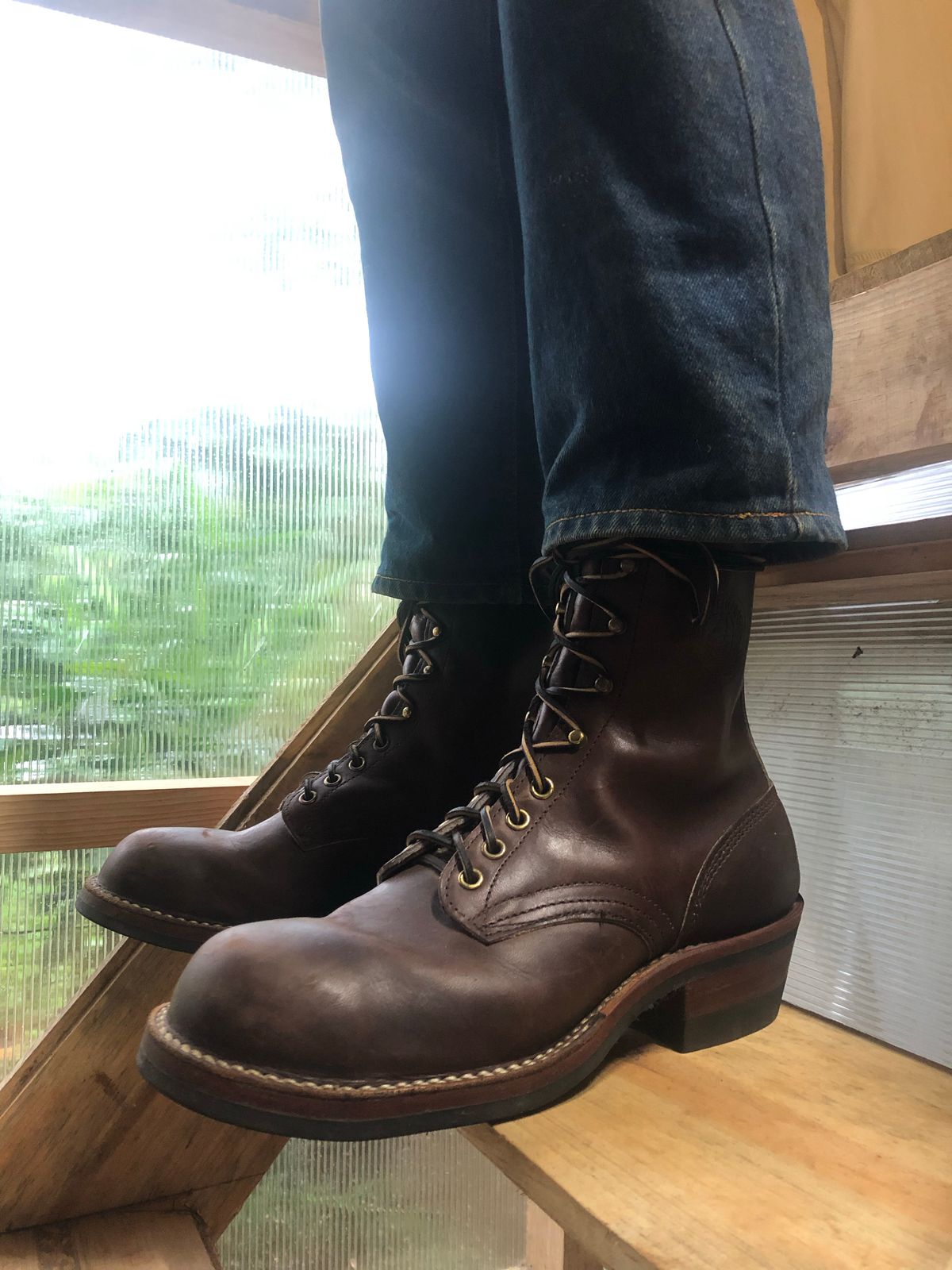 Photo by Nhannguyen on October 1, 2022 of the White's Smokejumper in Unlisted Leather.