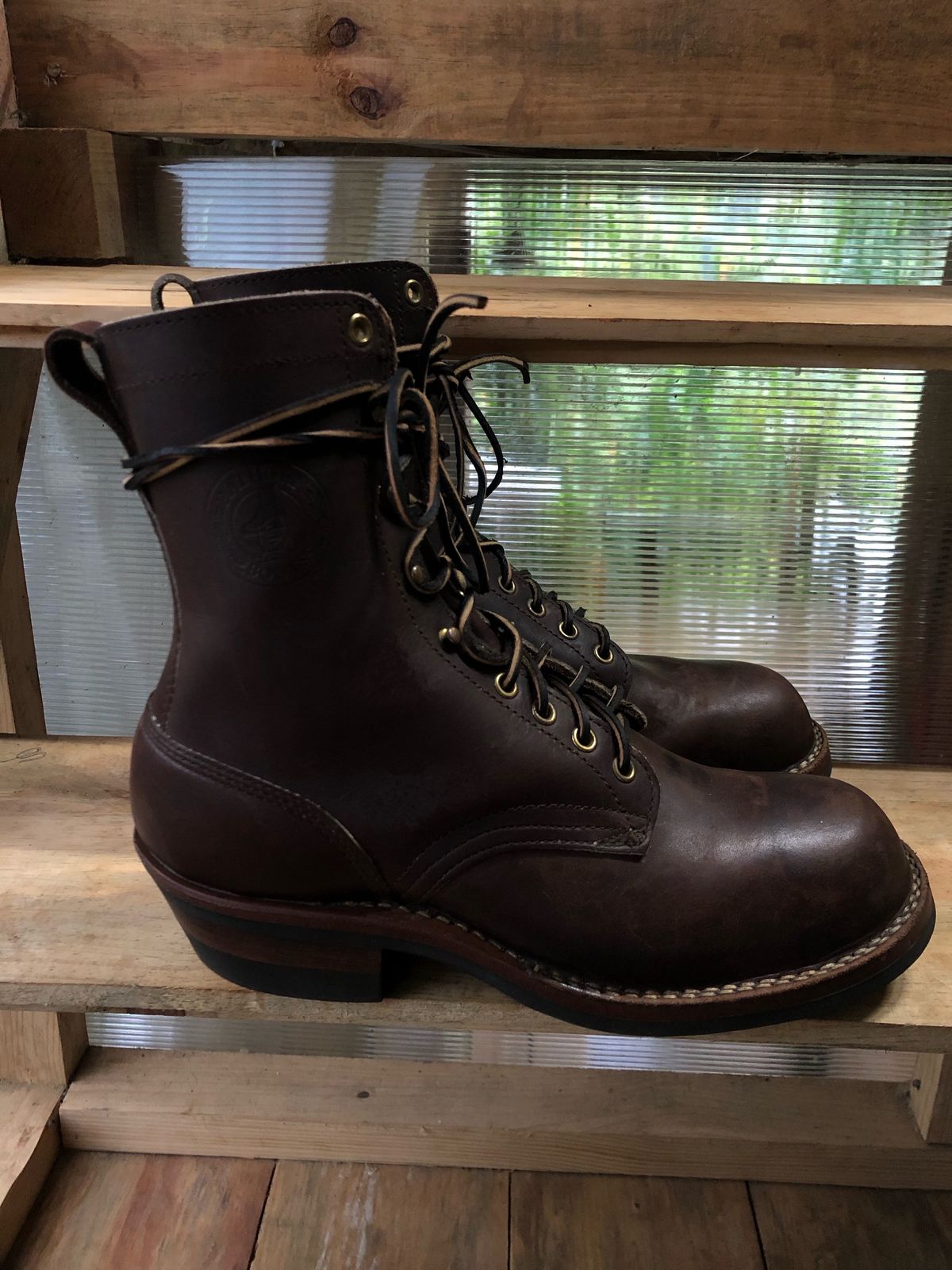 Photo by Nhannguyen on October 1, 2022 of the White's Smokejumper in Unlisted Leather.