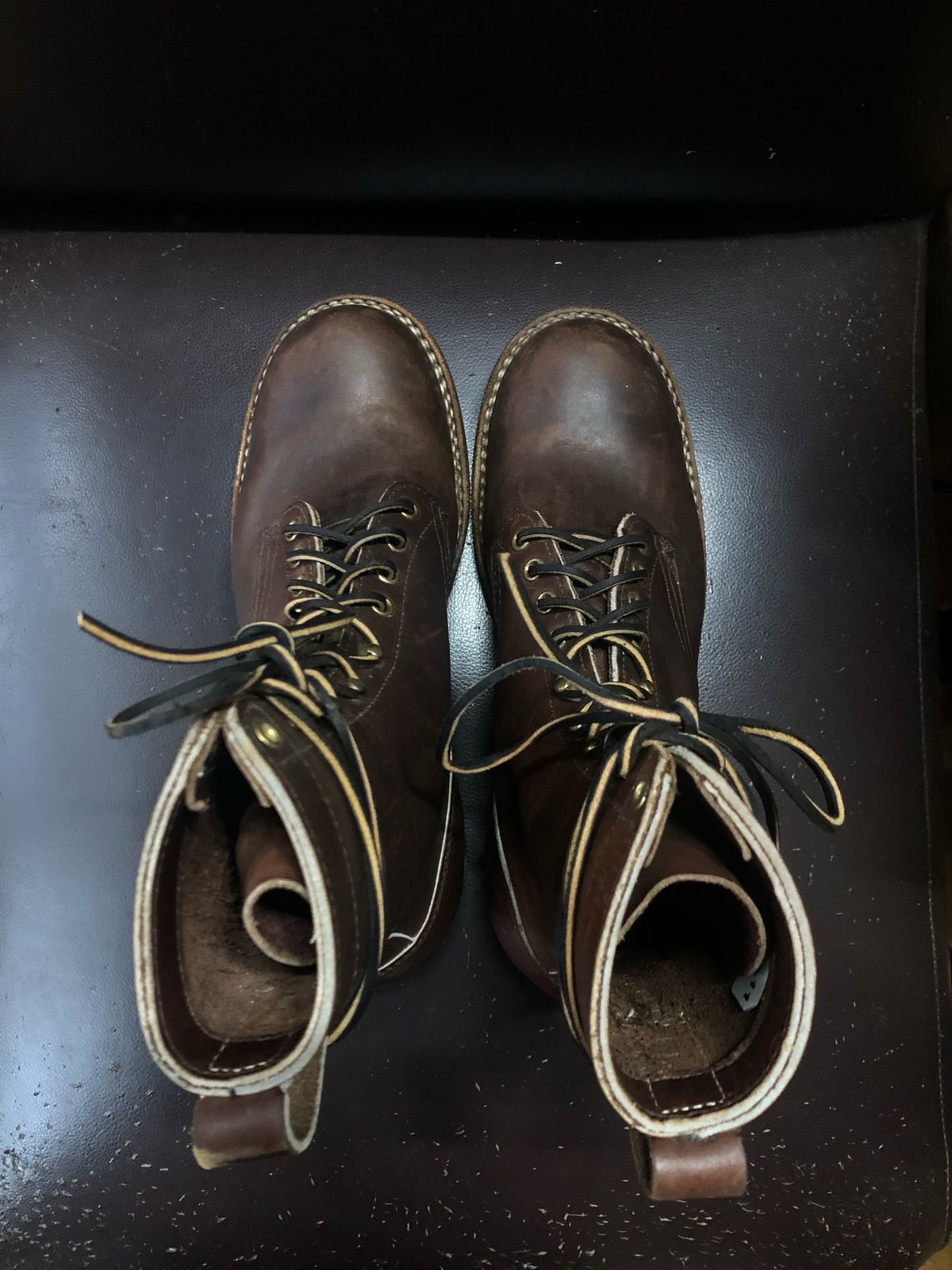 Photo by Nhannguyen on October 1, 2022 of the White's Smokejumper in Unlisted Leather.