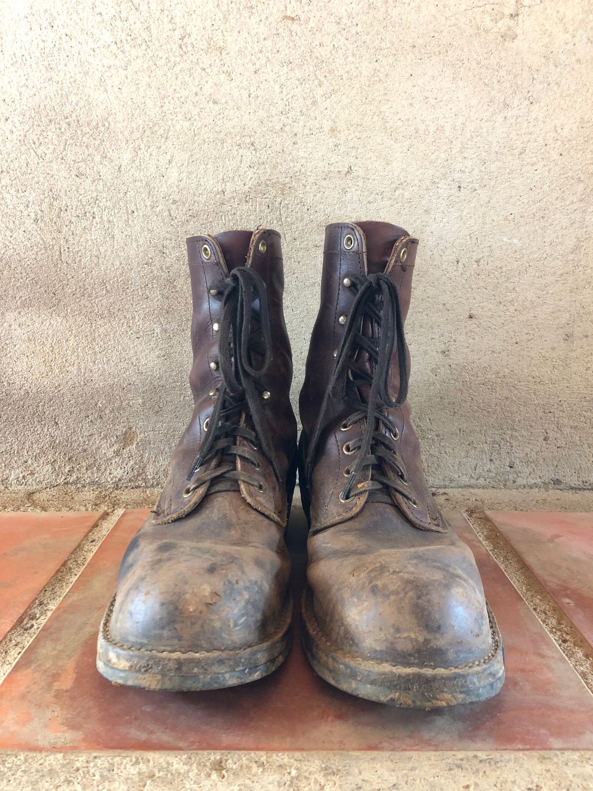Photo by Nhannguyen on December 5, 2022 of the White's Smokejumper in Unlisted Leather.
