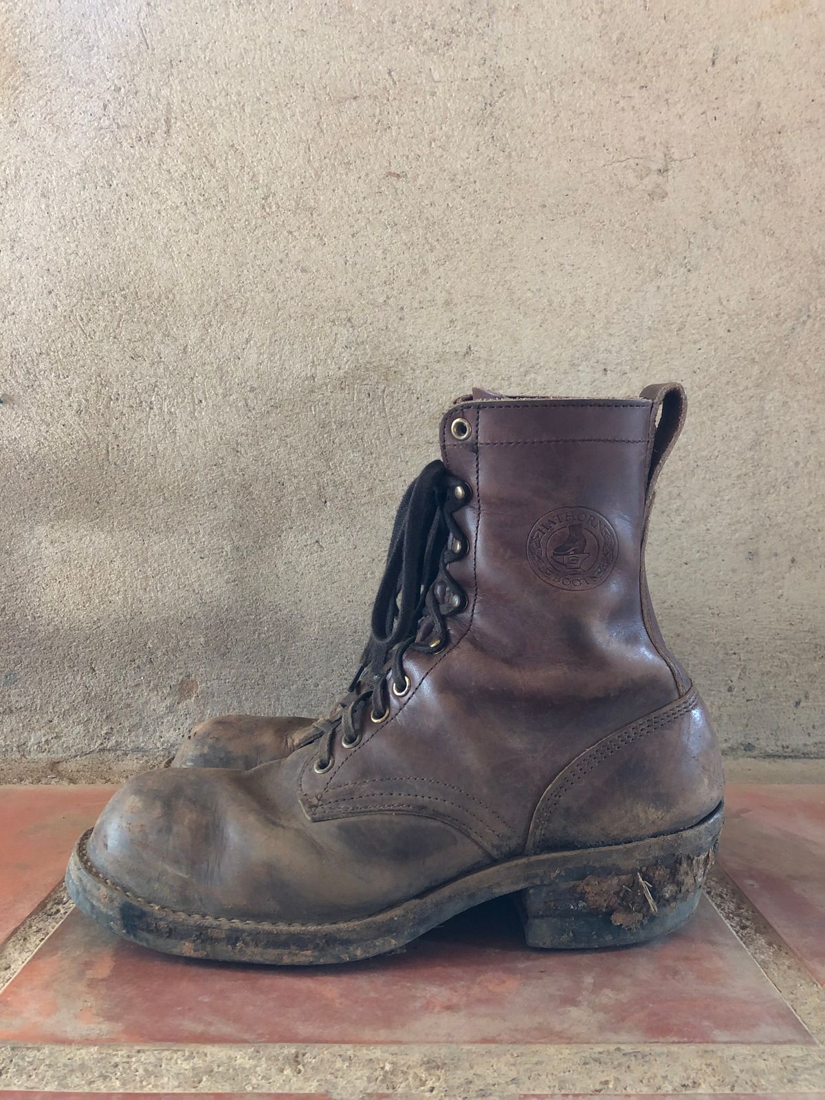 Photo by Nhannguyen on December 5, 2022 of the White's Smokejumper in Unlisted Leather.