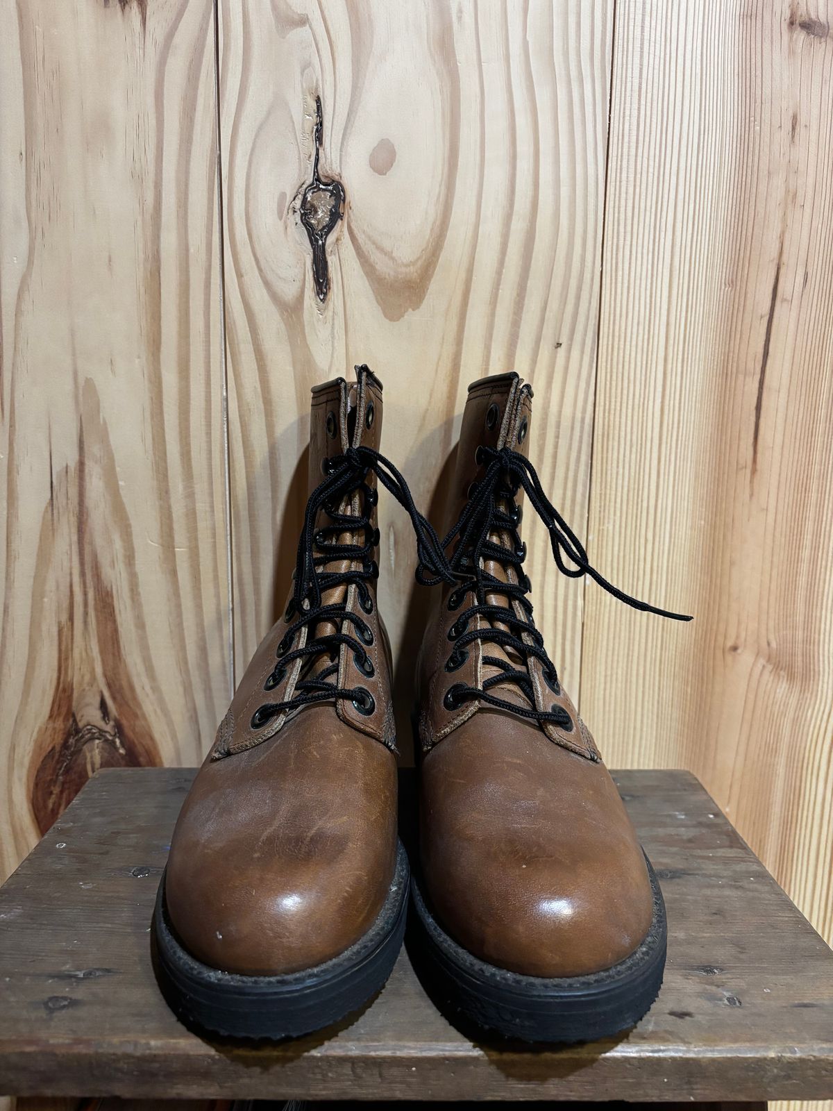 Photo by Nhannguyen on November 1, 2025 of the Sheboygan Unknown Model in Unknown Leather.