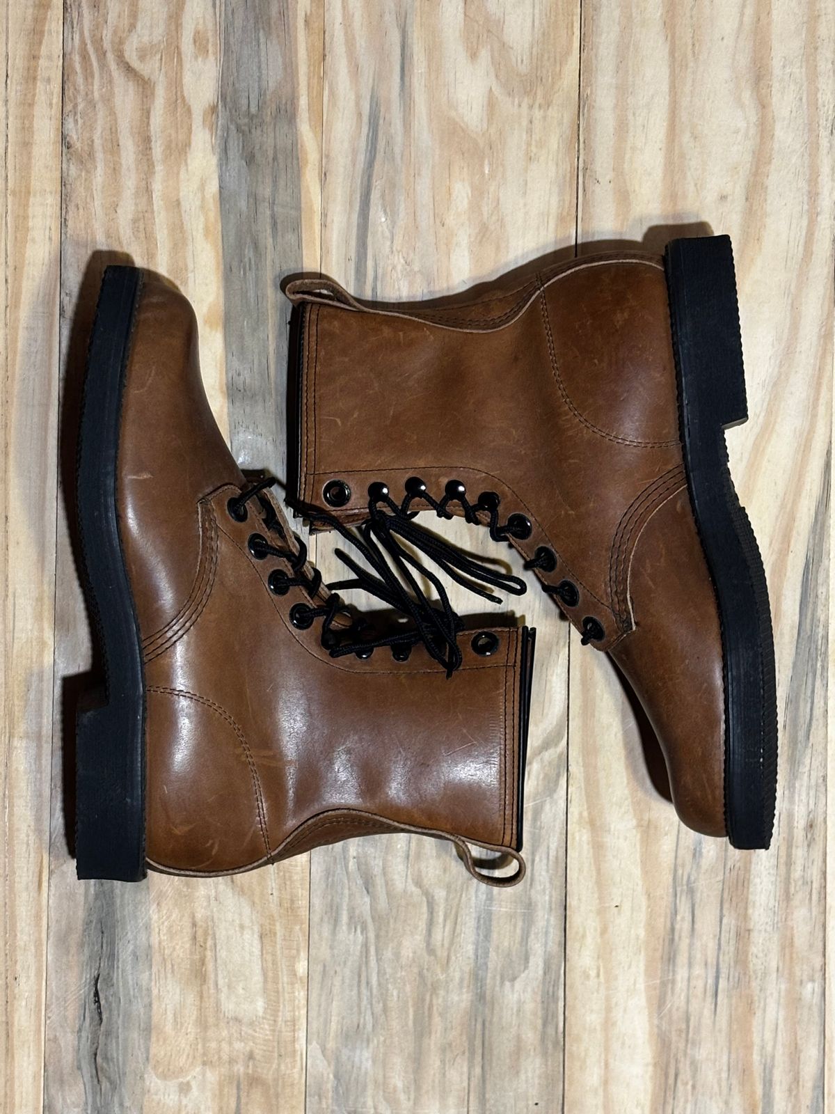 Photo by Nhannguyen on November 1, 2025 of the Sheboygan Unknown Model in Unknown Leather.