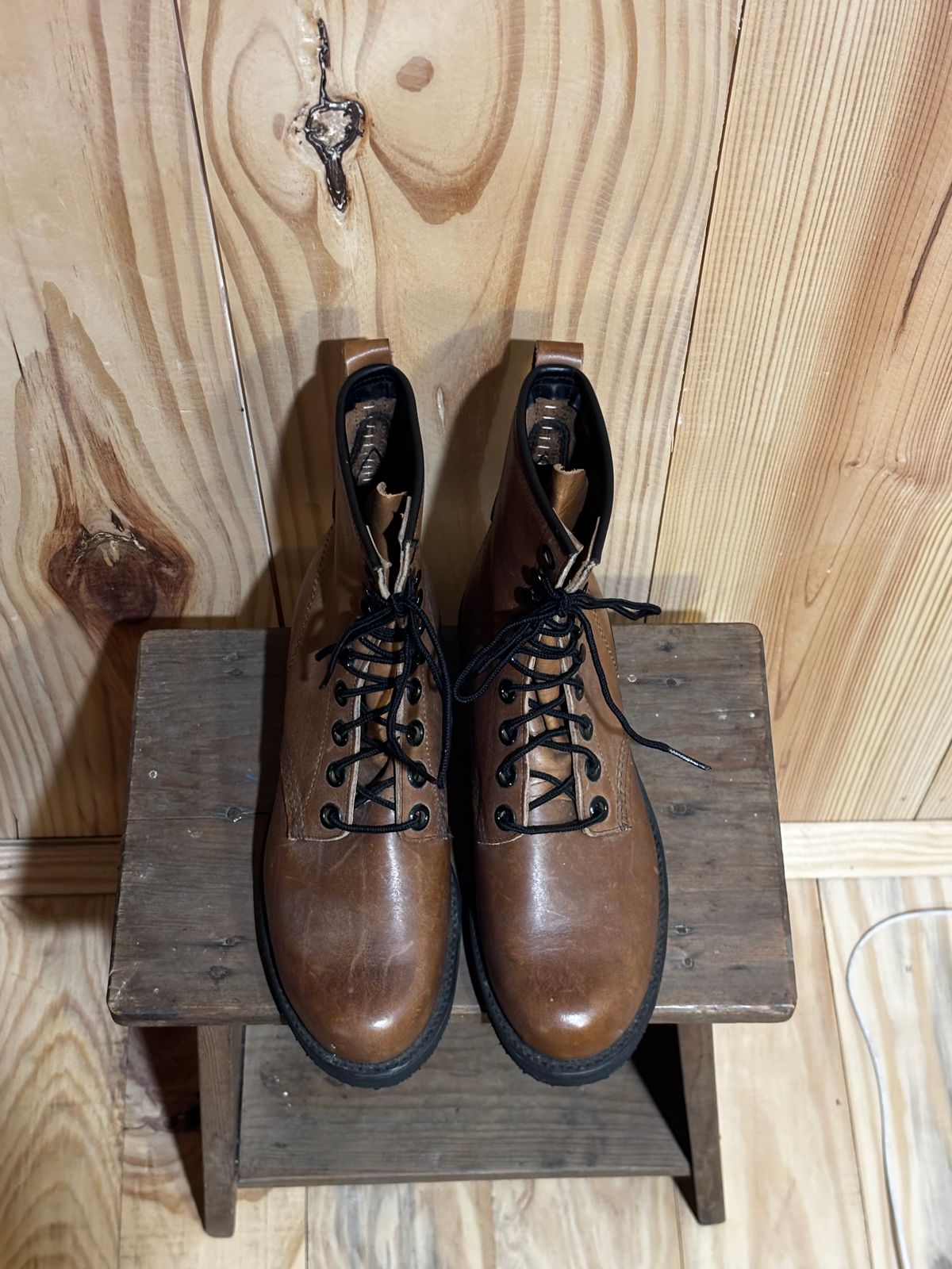 Photo by Nhannguyen on November 1, 2025 of the Sheboygan Unknown Model in Unknown Leather.