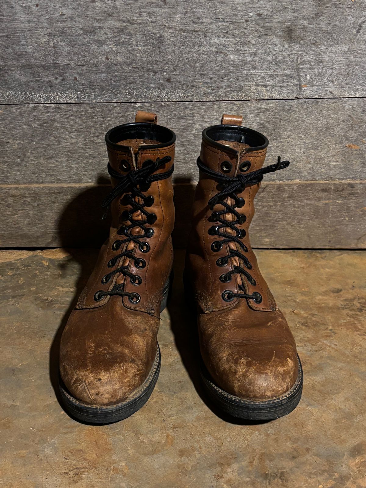 Photo by Nhannguyen on December 4, 2025 of the Sheboygan Unknown Model in Unknown Leather.