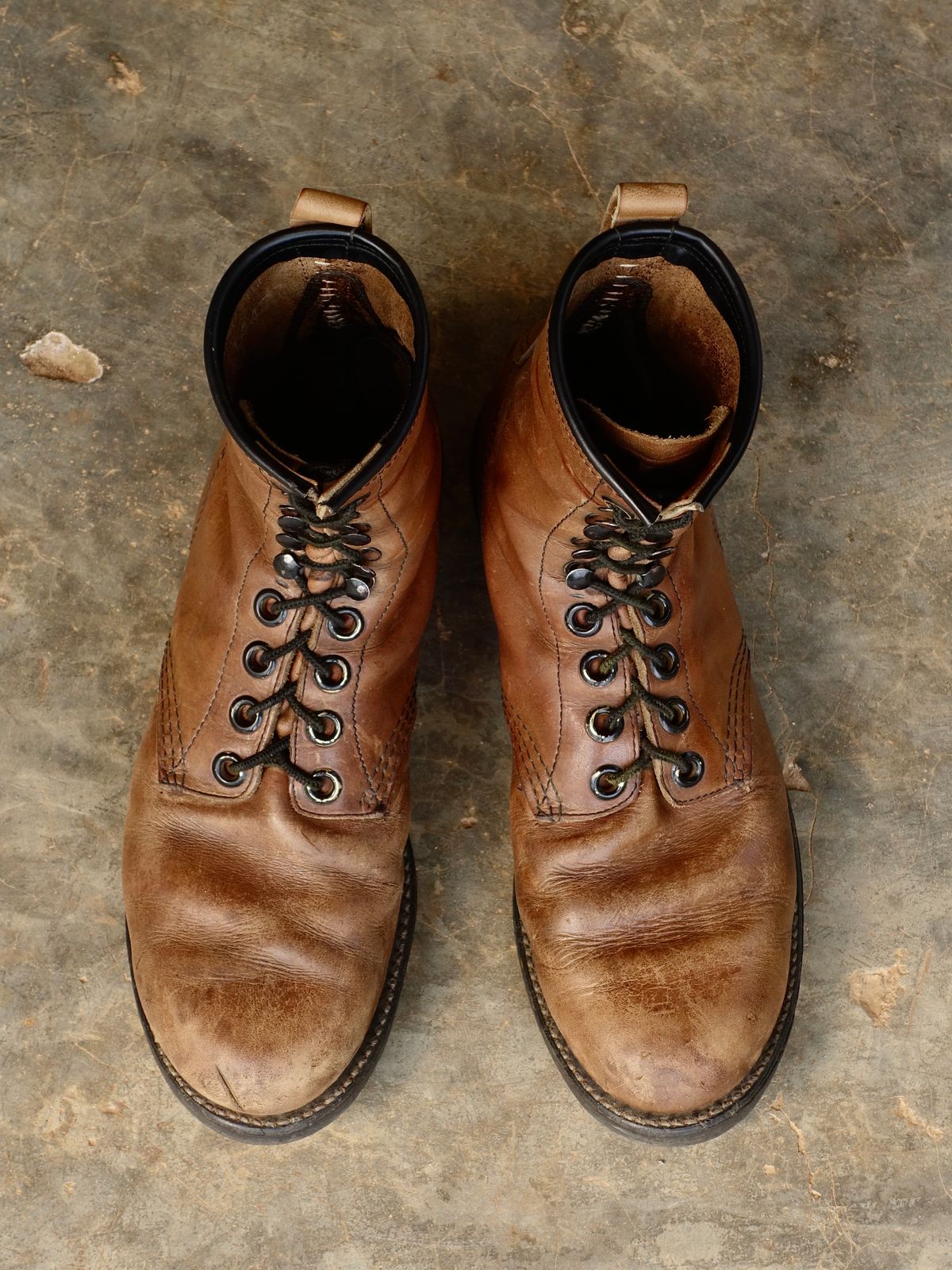 Photo by Nhannguyen on March 31, 2026 of the Sheboygan Unknown Model in Unknown Leather.