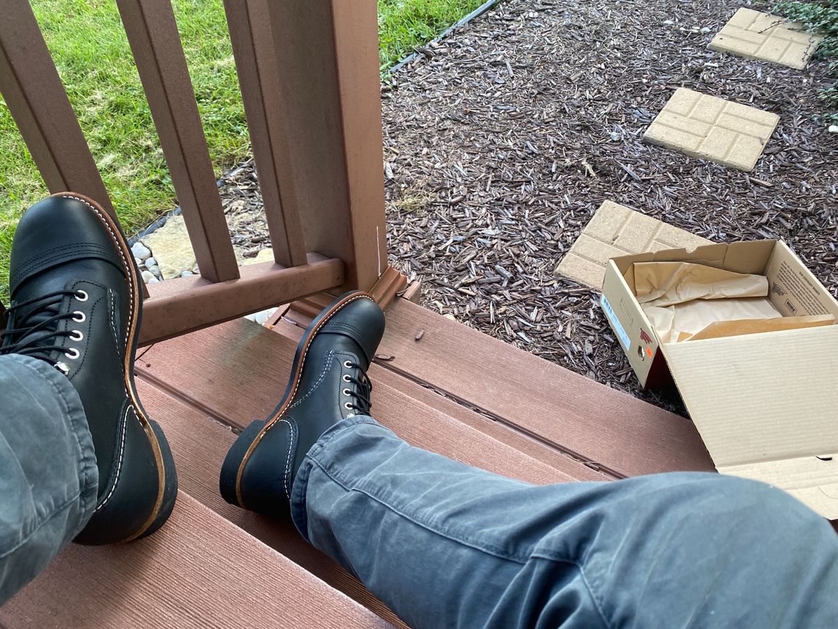 Photo by crankycrow on October 4, 2022 of the Red Wing Iron Ranger in S.B. Foot Black Harness.