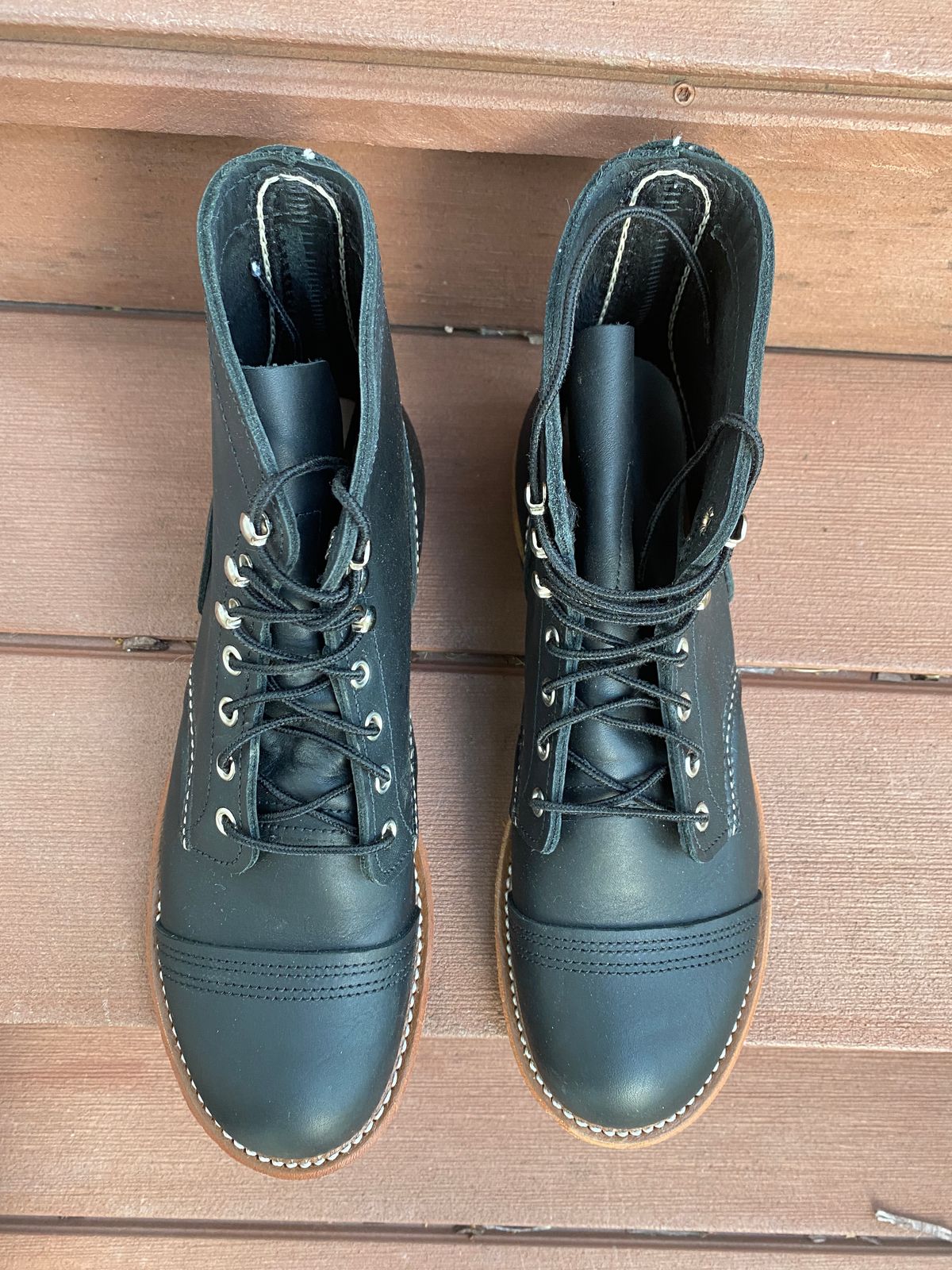 Photo by crankycrow on October 4, 2022 of the Red Wing Iron Ranger in S.B. Foot Black Harness.