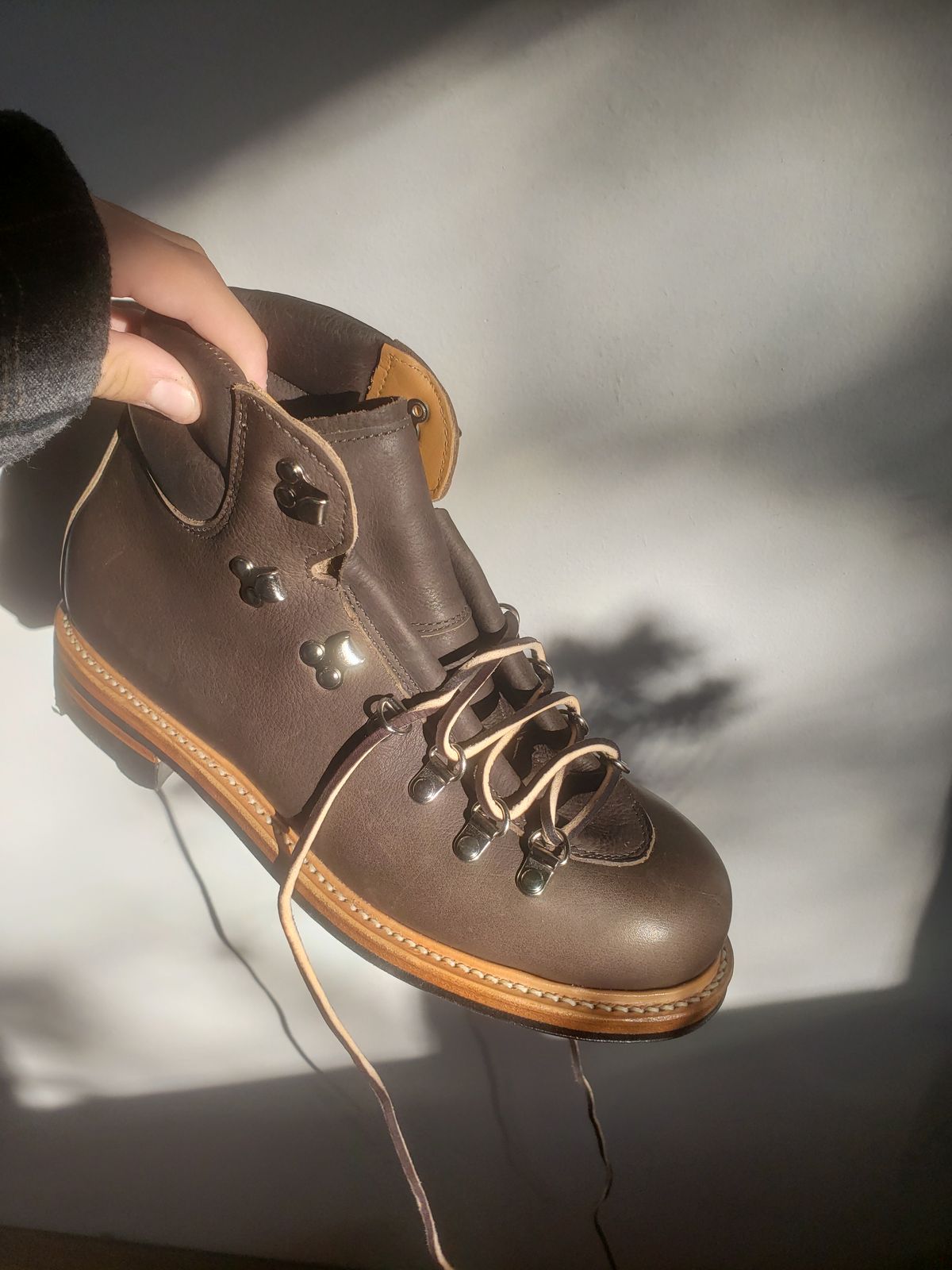 Photo by Jsau on October 28, 2023 of the Viberg Pachena Bay in Unknown Leather.