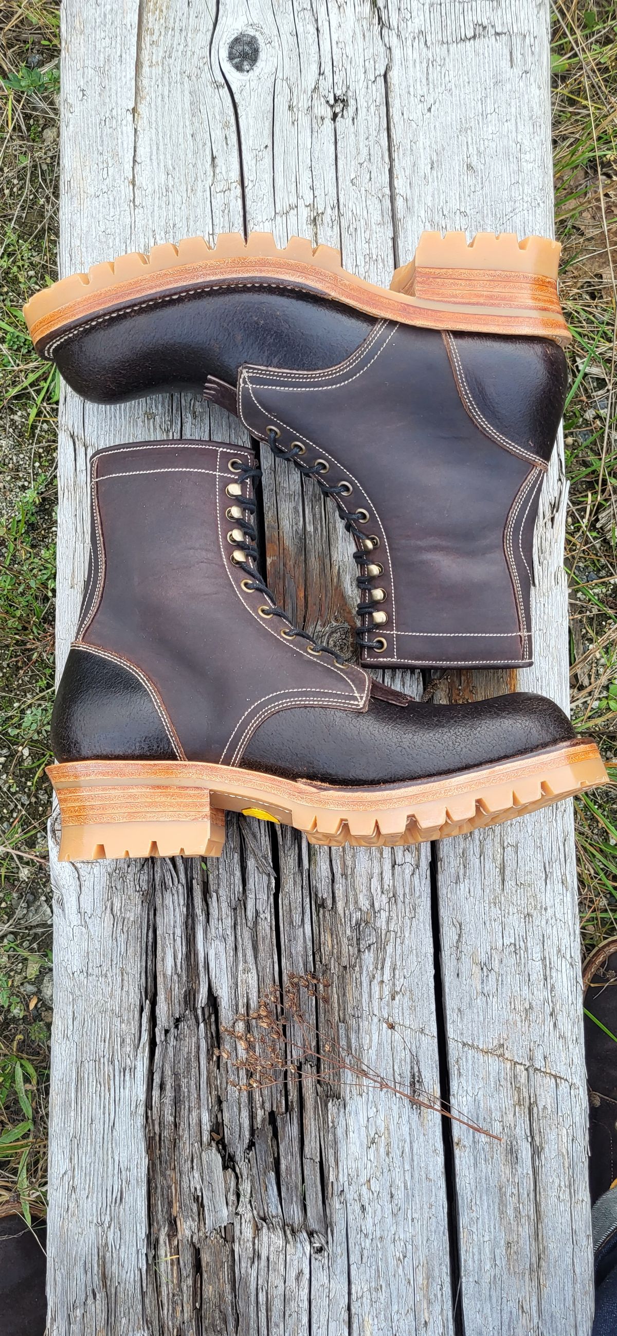 Photo by toddblas on November 1, 2023 of the Fortis Boots Custom DAKAR with Logger in Horween Java Waxed Flesh.