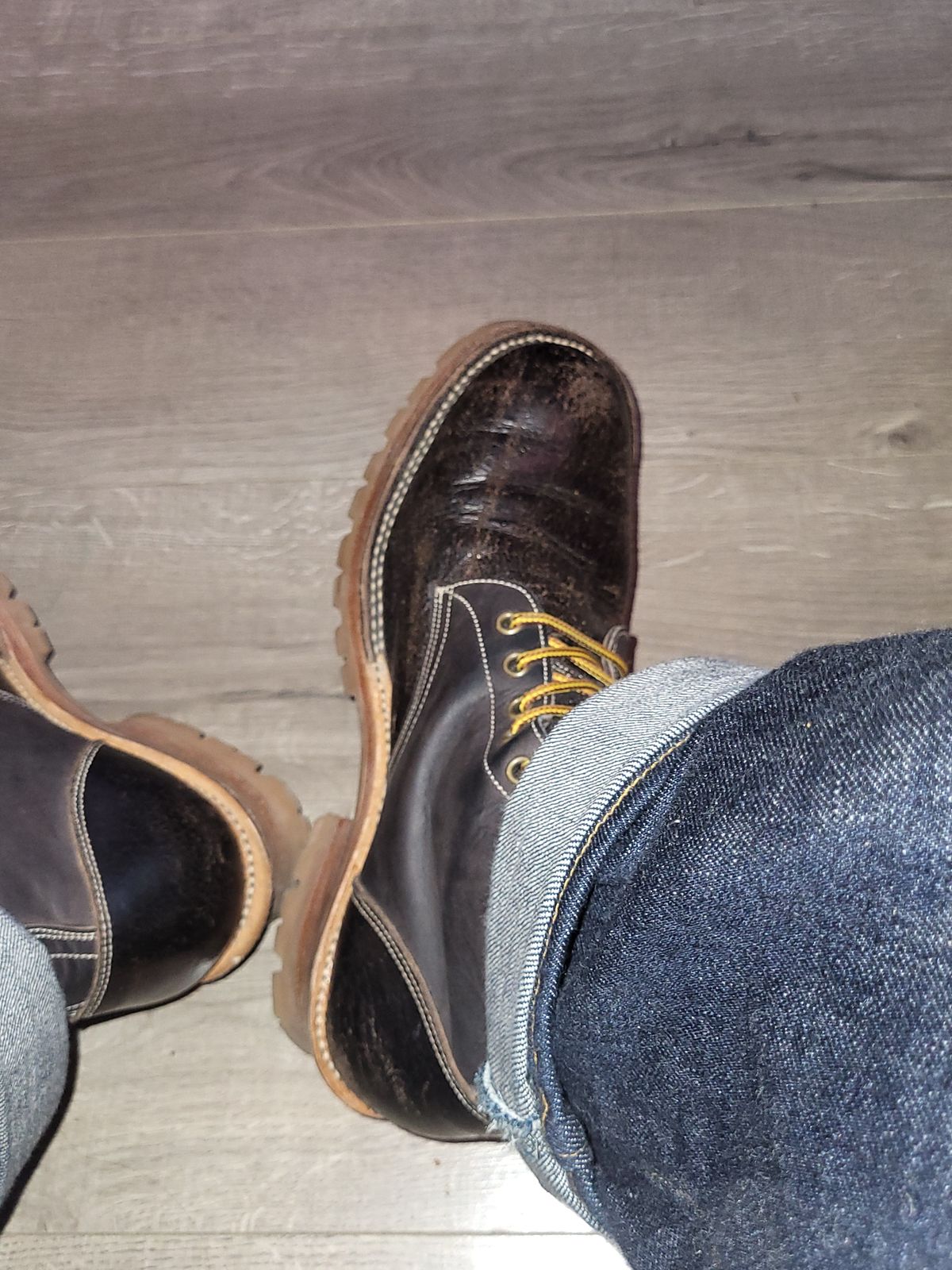 Photo by toddblas on November 21, 2023 of the Fortis Boots Custom DAKAR with Logger in Horween Java Waxed Flesh.