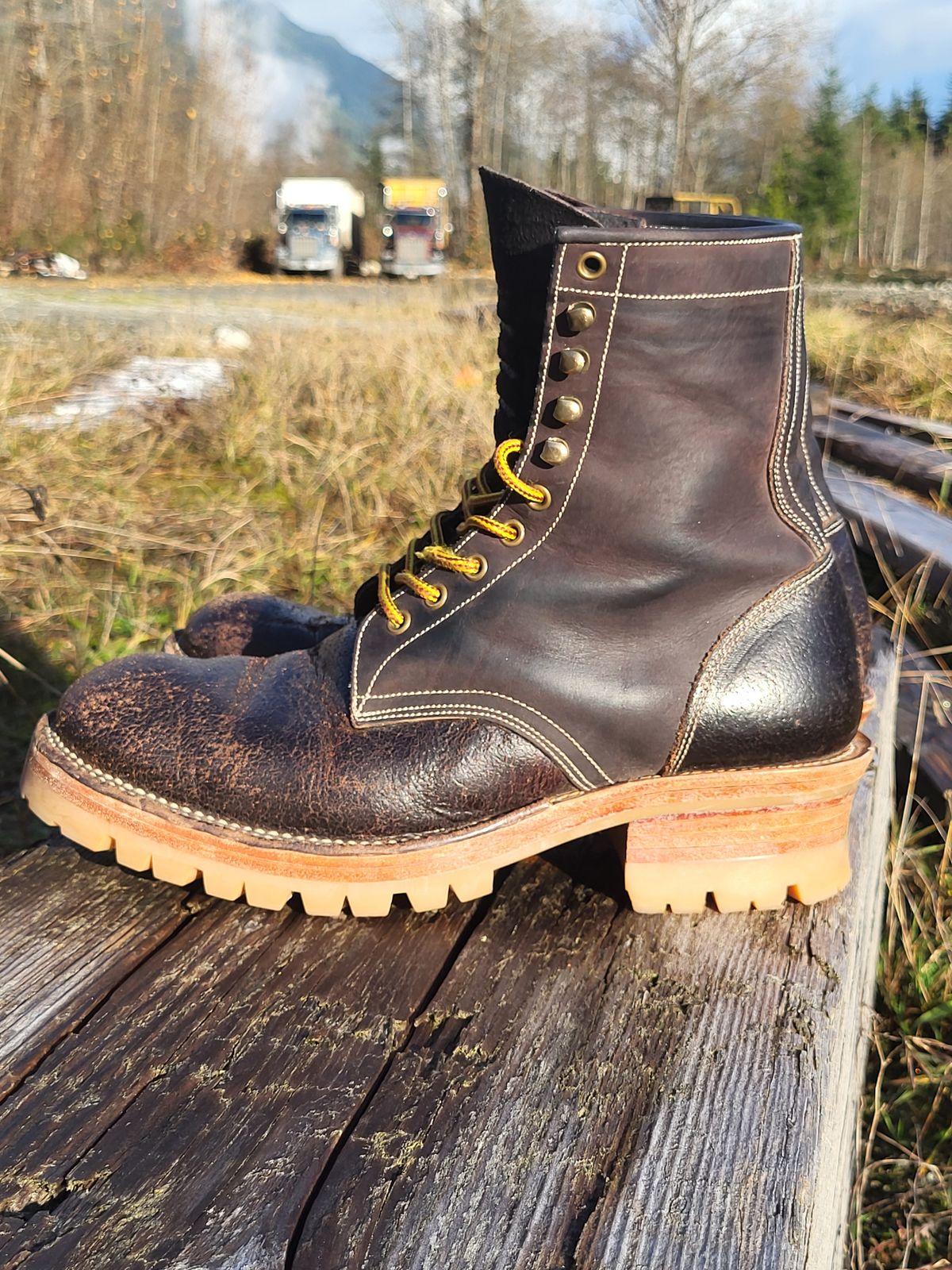 Photo by toddblas on December 2, 2023 of the Fortis Boots Custom DAKAR with Logger in Horween Java Waxed Flesh.