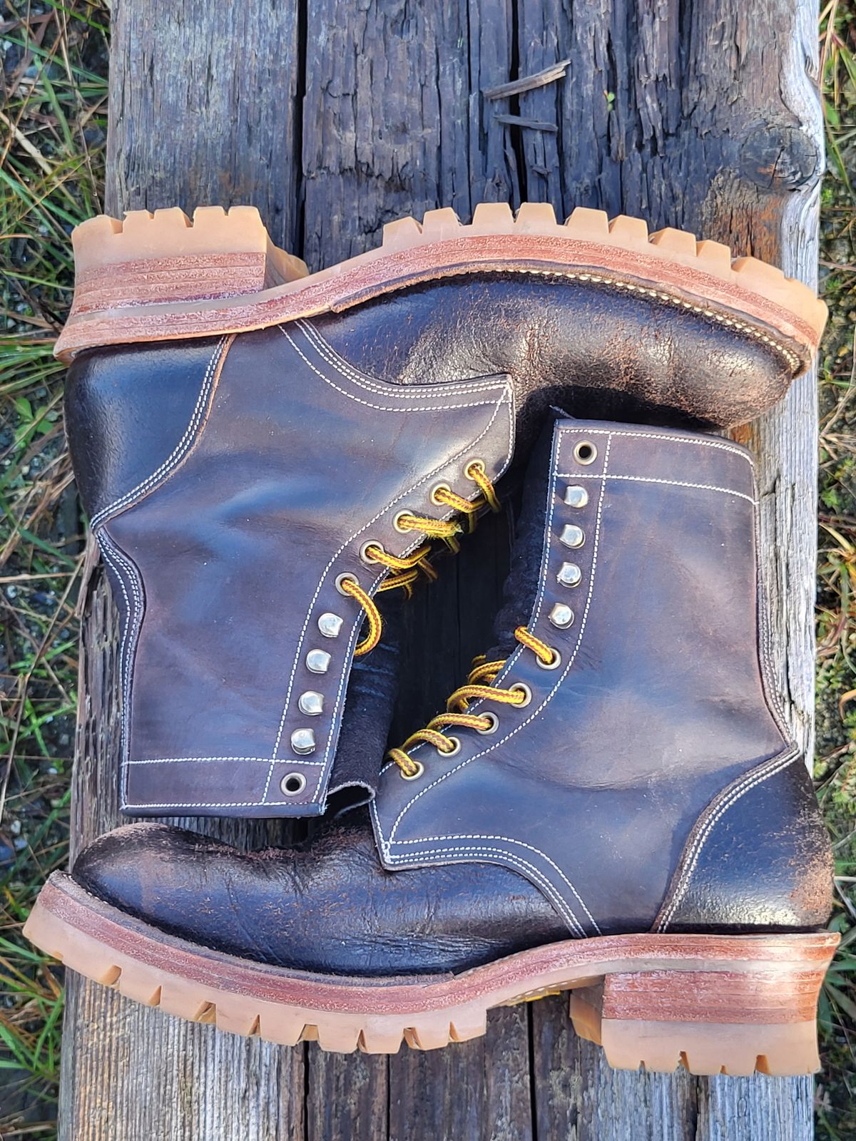 Photo by toddblas on December 2, 2023 of the Fortis Boots Custom DAKAR with Logger in Horween Java Waxed Flesh.
