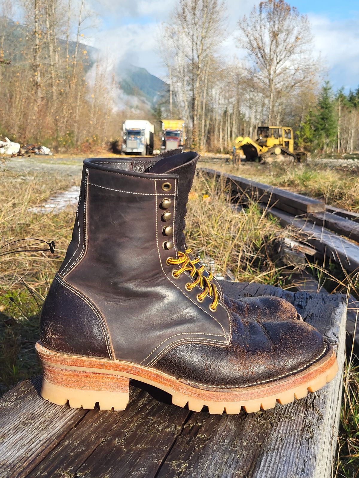 Photo by toddblas on December 2, 2023 of the Fortis Boots Custom DAKAR with Logger in Horween Java Waxed Flesh.