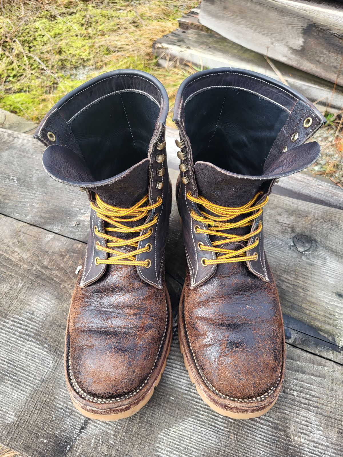 Photo by toddblas on February 3, 2024 of the Fortis Boots Custom DAKAR with Logger in Horween Java Waxed Flesh.