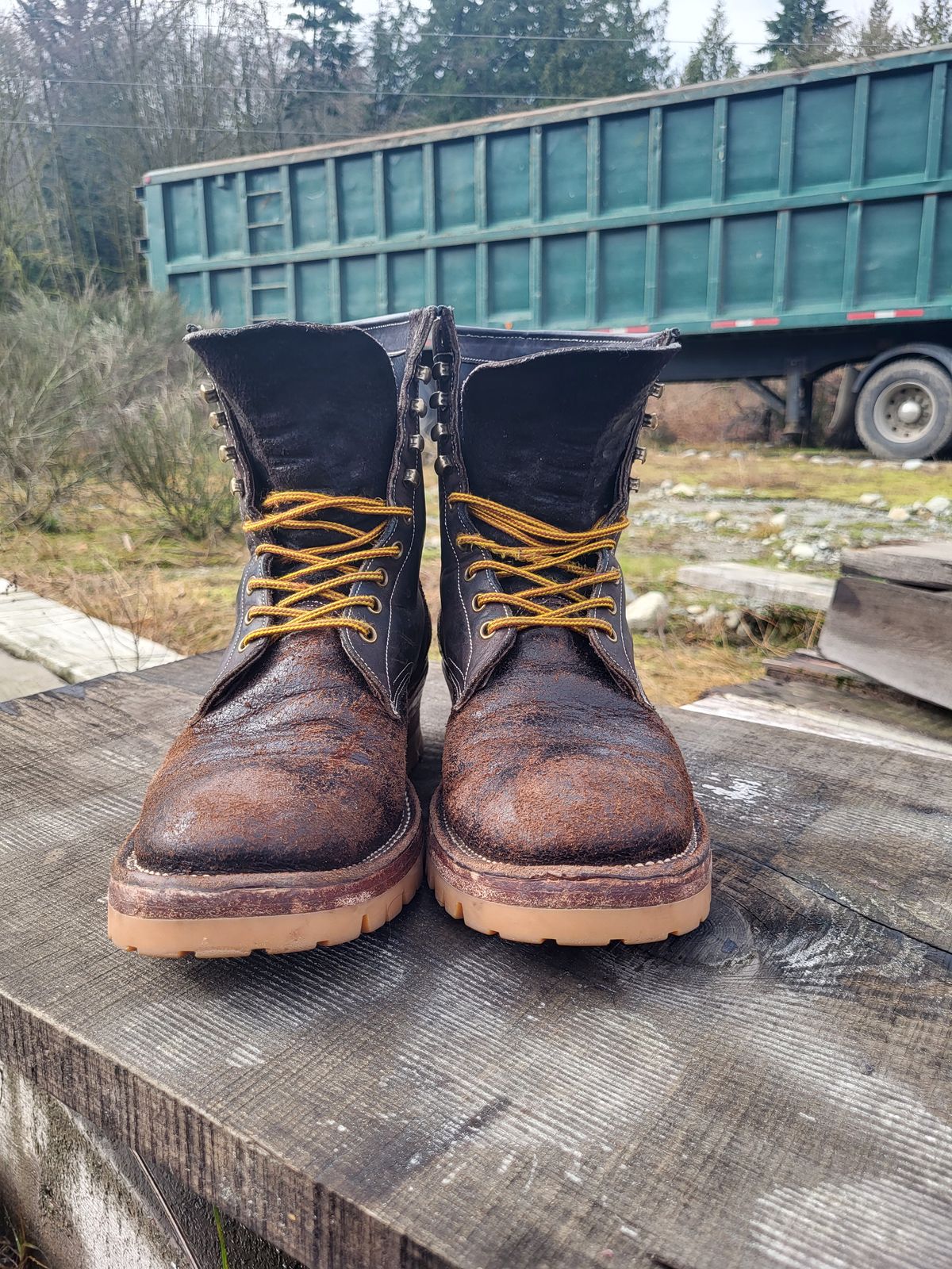 Photo by toddblas on February 3, 2024 of the Fortis Boots Custom DAKAR with Logger in Horween Java Waxed Flesh.