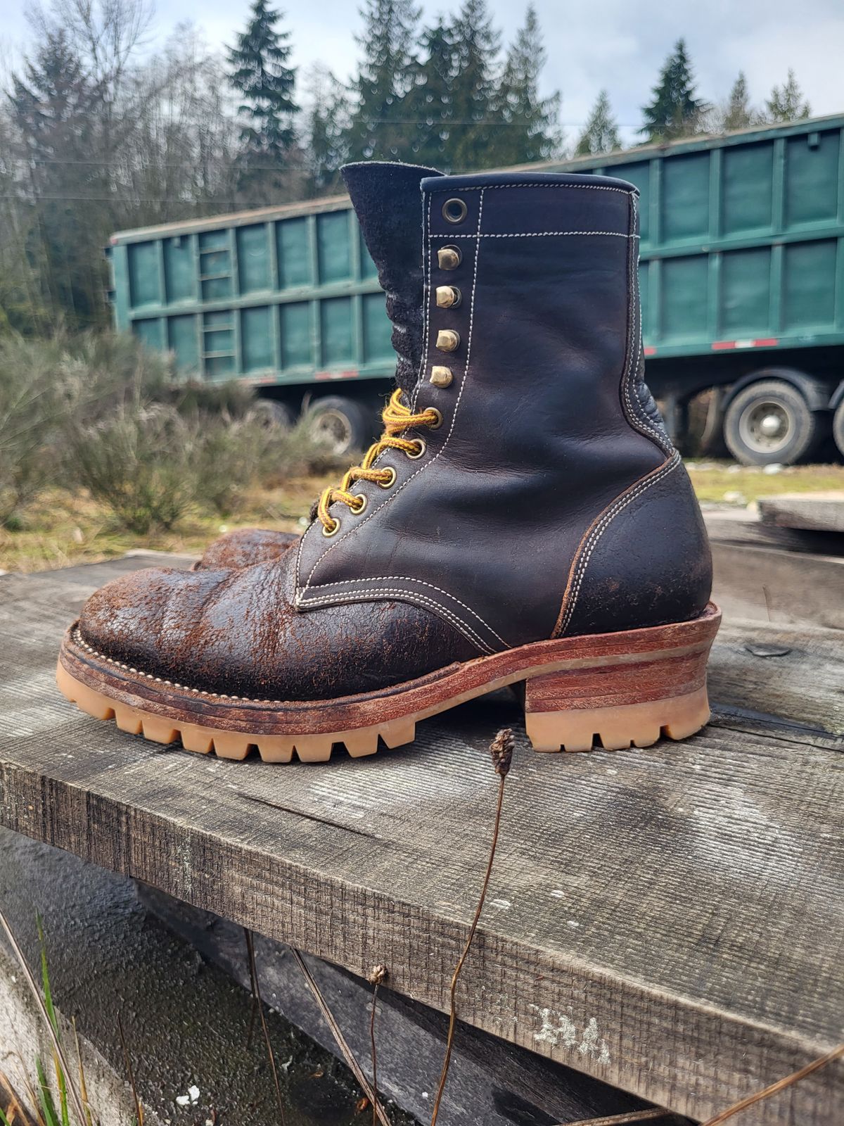 Photo by toddblas on February 3, 2024 of the Fortis Boots Custom DAKAR with Logger in Horween Java Waxed Flesh.