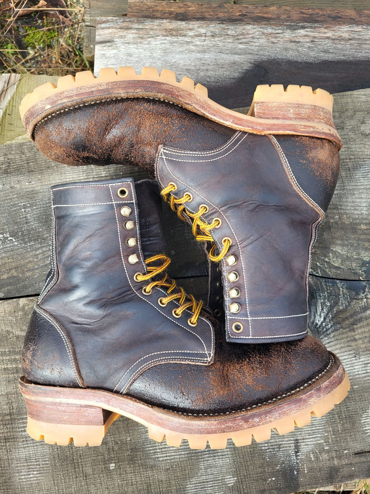 Photo by toddblas on February 3, 2024 of the Fortis Boots Custom DAKAR with Logger in Horween Java Waxed Flesh.