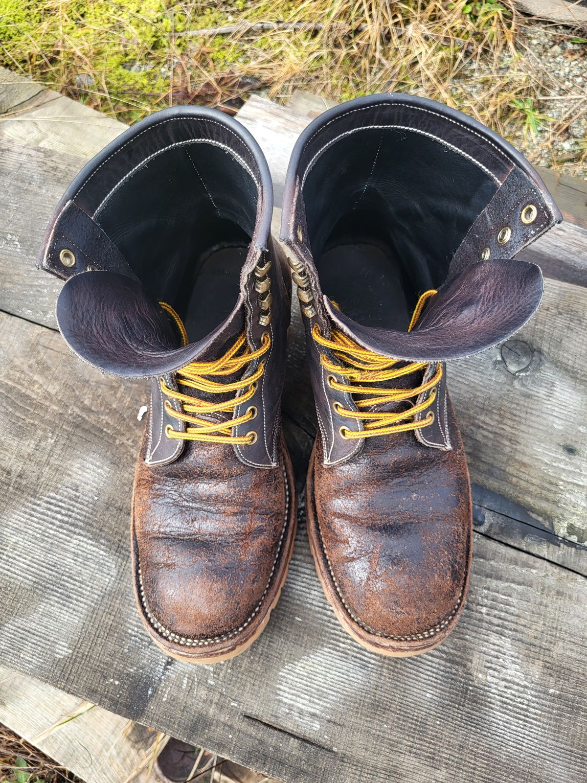 Photo by toddblas on February 3, 2024 of the Fortis Boots Custom DAKAR with Logger in Horween Java Waxed Flesh.