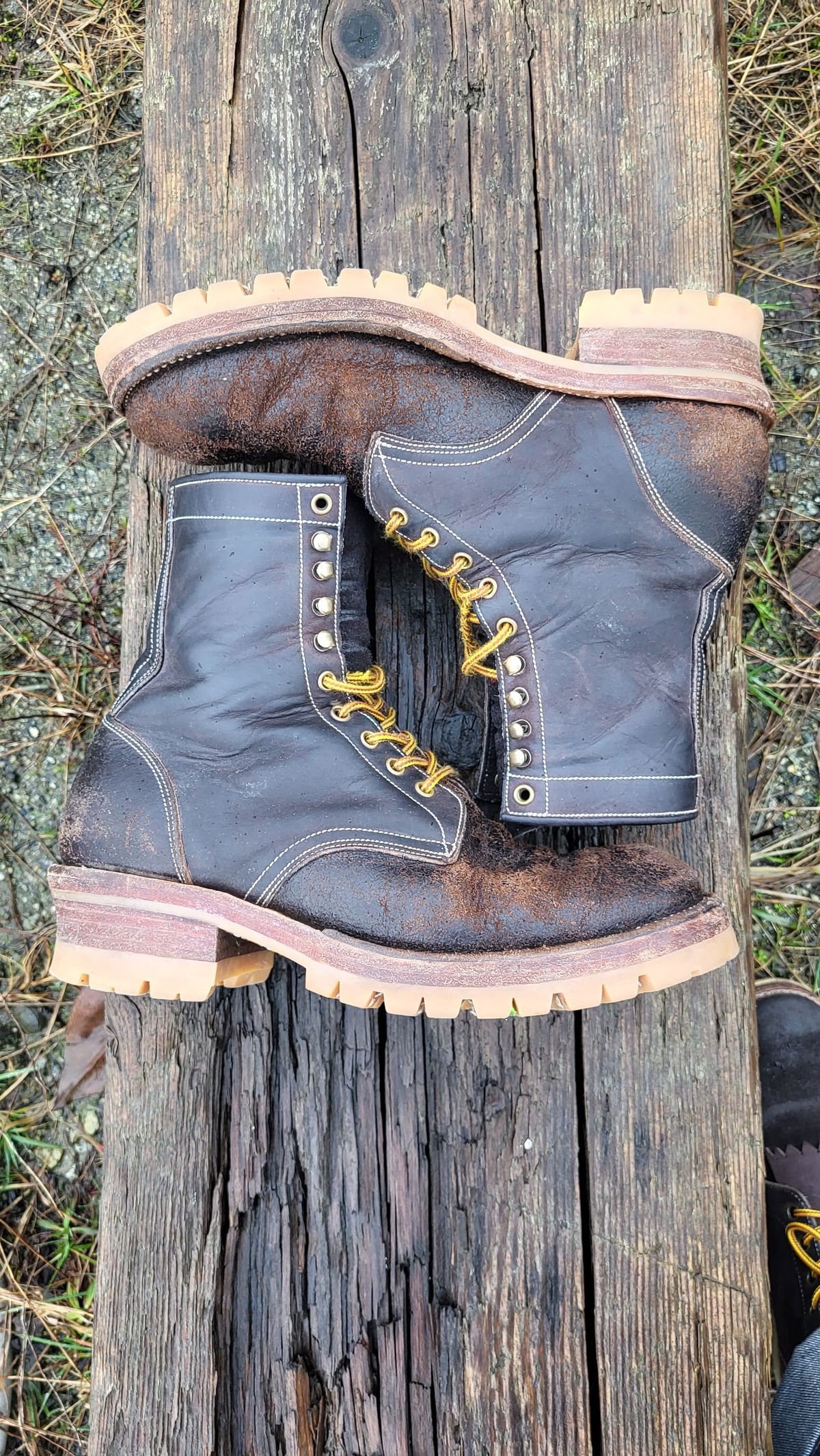 Photo by toddblas on March 3, 2024 of the Fortis Boots Custom DAKAR with Logger in Horween Java Waxed Flesh.