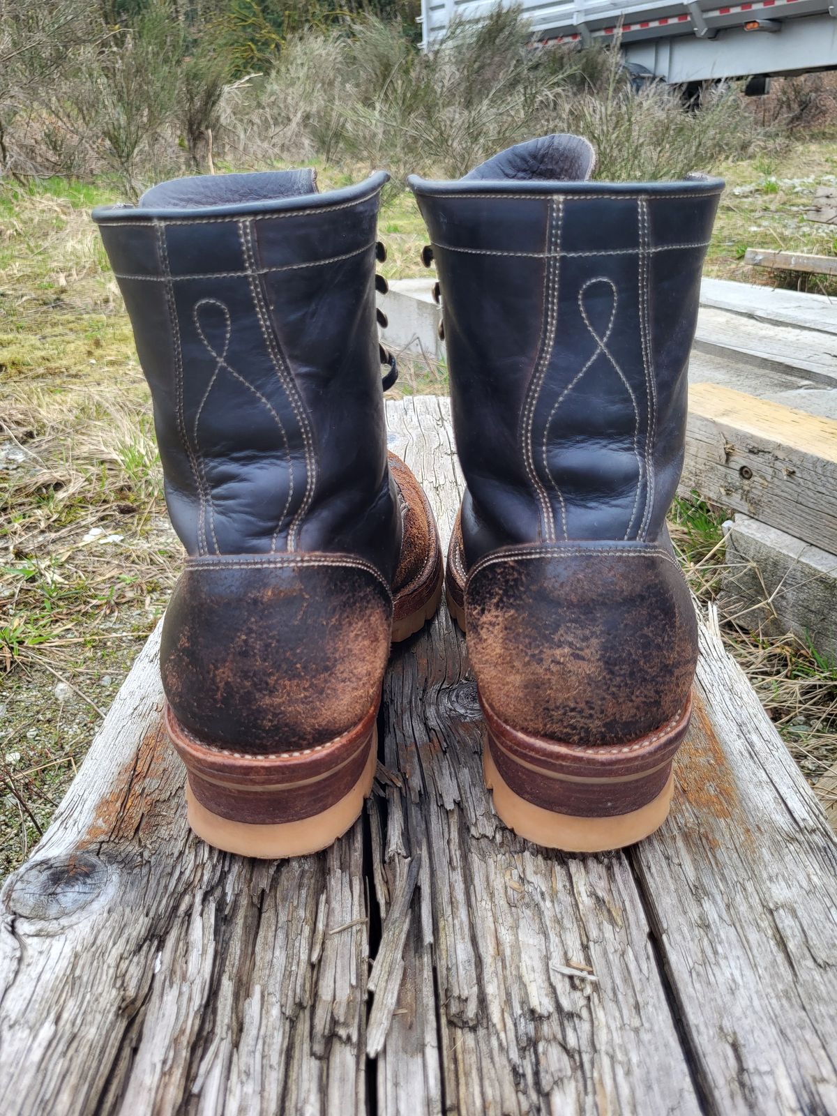 Photo by toddblas on April 2, 2024 of the Fortis Boots Custom DAKAR with Logger in Horween Java Waxed Flesh.