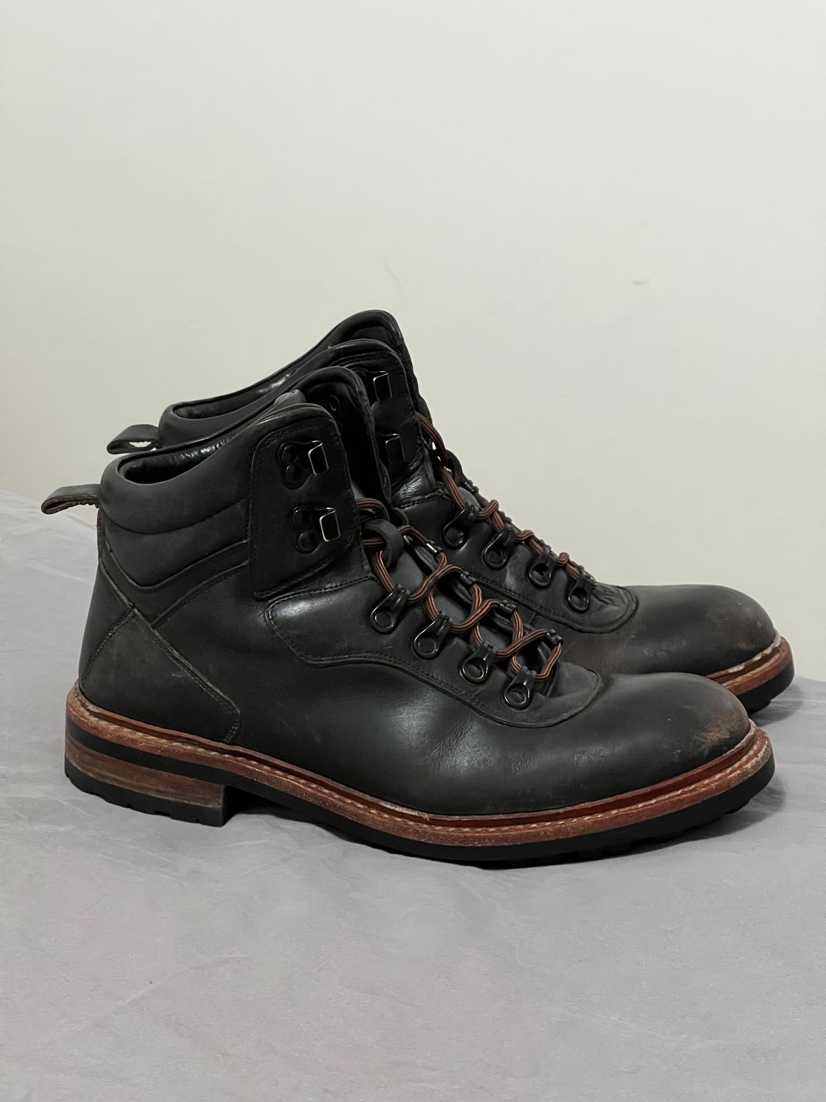 Photo by fieldlaf on January 1, 2025 of the Blkbrd Shoemaker Bulwark Trek Boot in Horween Black Chromexcel.