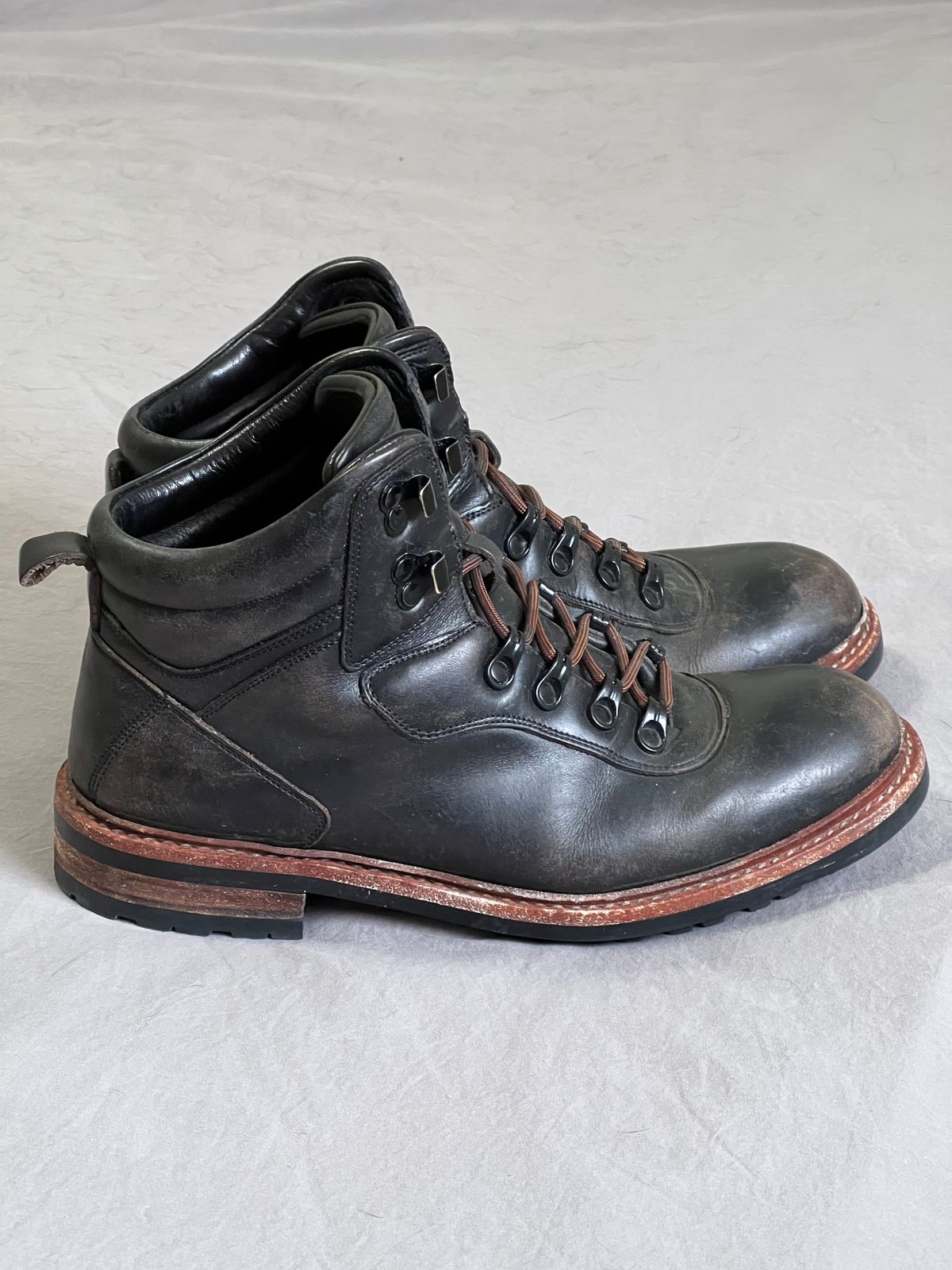 Photo by fieldlaf on February 2, 2025 of the Blkbrd Shoemaker Bulwark Trek Boot in Horween Black Chromexcel.