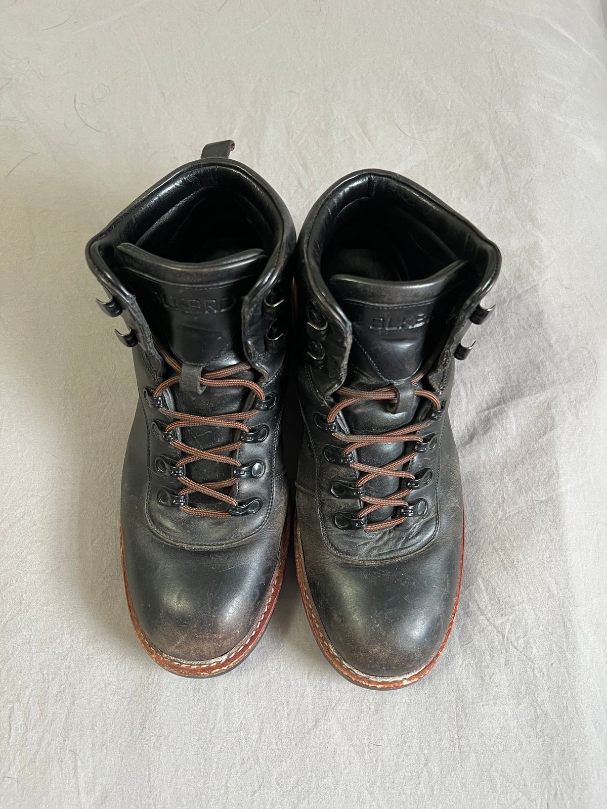 Photo by fieldlaf on February 2, 2025 of the Blkbrd Shoemaker Bulwark Trek Boot in Horween Black Chromexcel.
