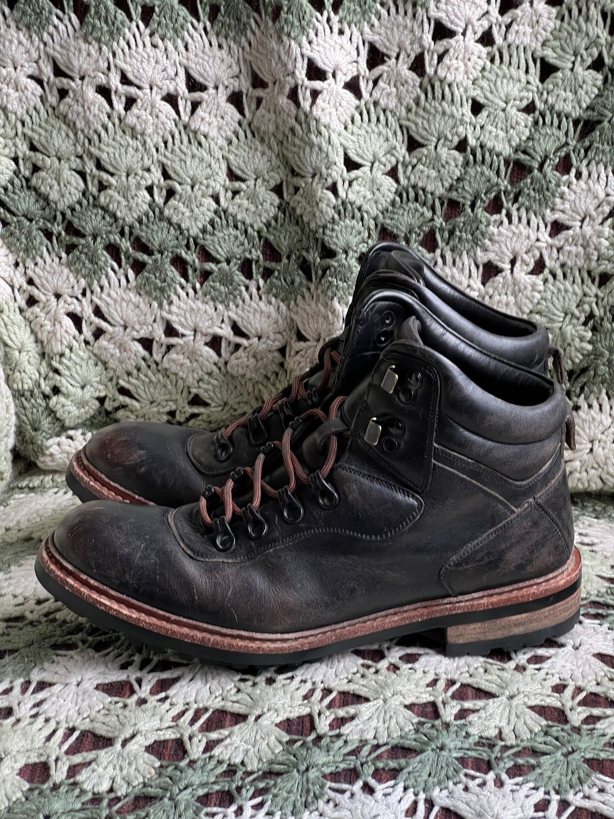 Photo by fieldlaf on March 5, 2025 of the Blkbrd Shoemaker Bulwark Trek Boot in Horween Black Chromexcel.