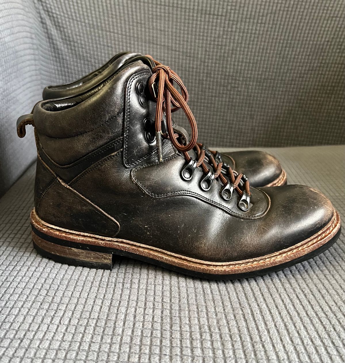 Photo by fieldlaf on April 4, 2025 of the Blkbrd Shoemaker Bulwark Trek Boot in Horween Black Chromexcel.