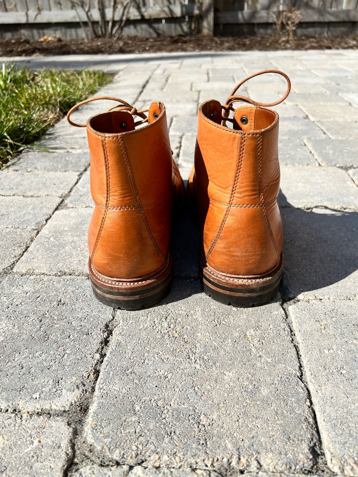 Photo by itsphil on March 4, 2023 of the Grant Stone Brass Boot in Horween English Tan Essex.