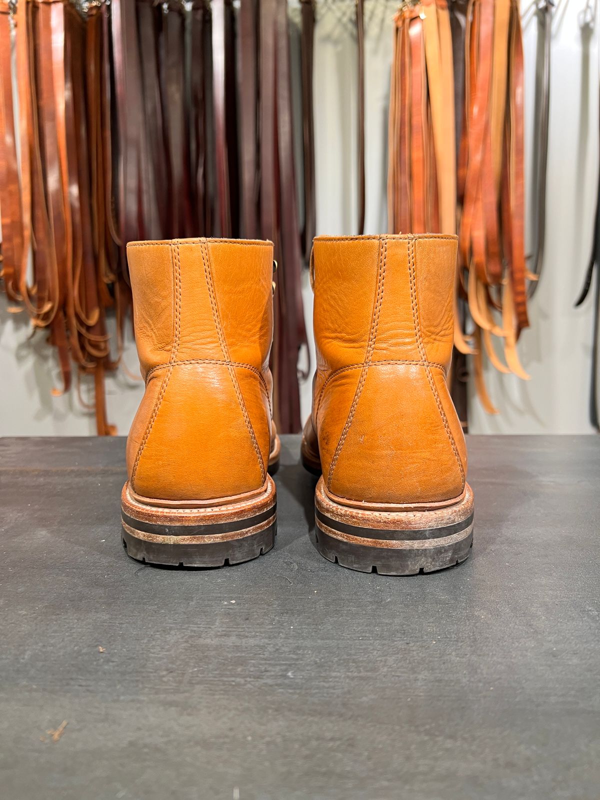 Photo by itsphil on April 5, 2023 of the Grant Stone Brass Boot in Horween English Tan Essex.