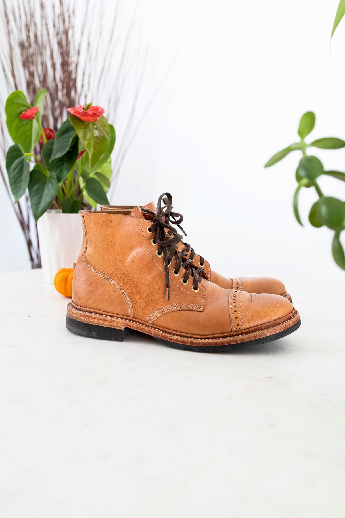 Photo by itsphil on November 1, 2022 of the Oak Street Bootmakers Field Boot in Maryam Natural Horsebutt.