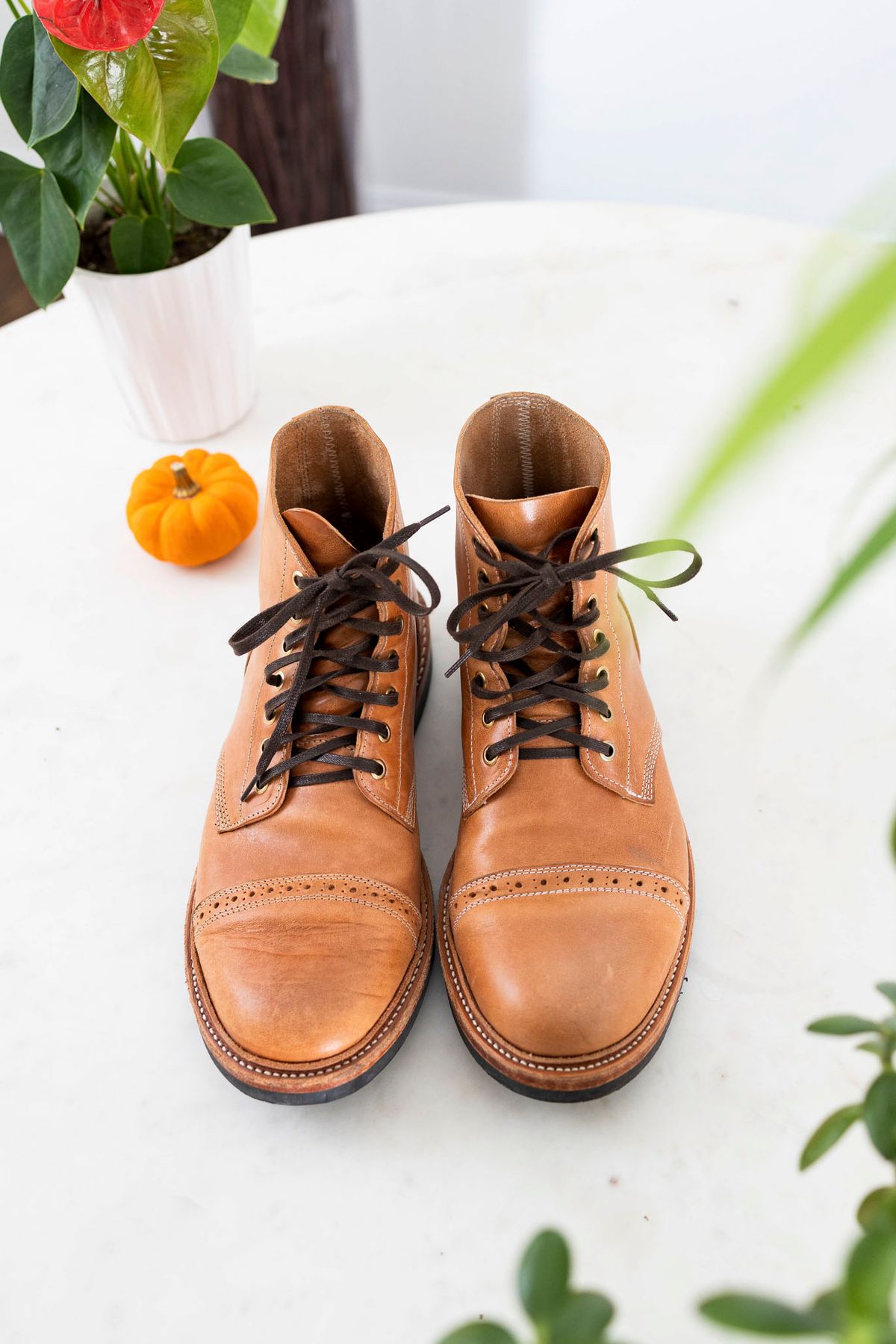 Photo by itsphil on November 1, 2022 of the Oak Street Bootmakers Field Boot in Maryam Natural Horsebutt.