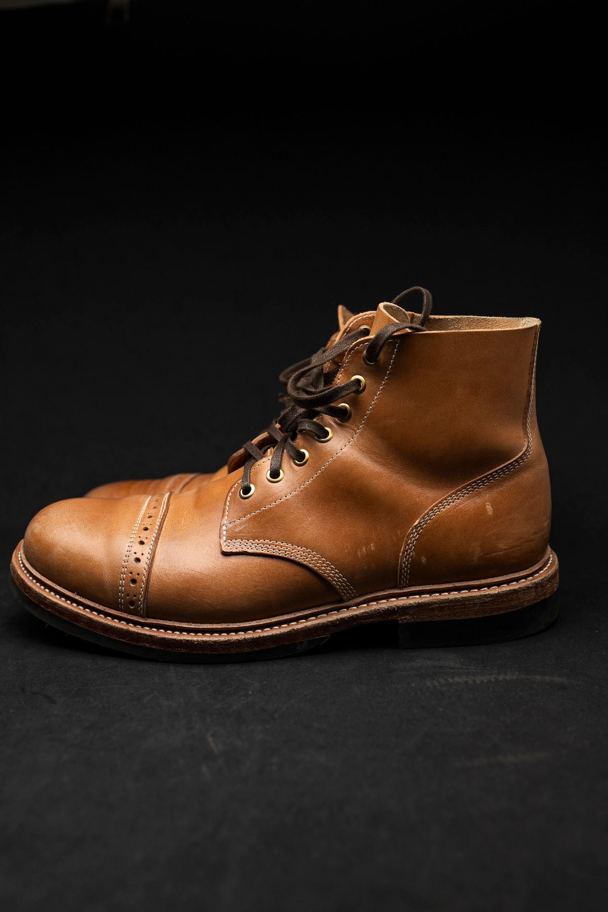 Photo by itsphil on December 2, 2022 of the Oak Street Bootmakers Field Boot in Maryam Natural Horsebutt.