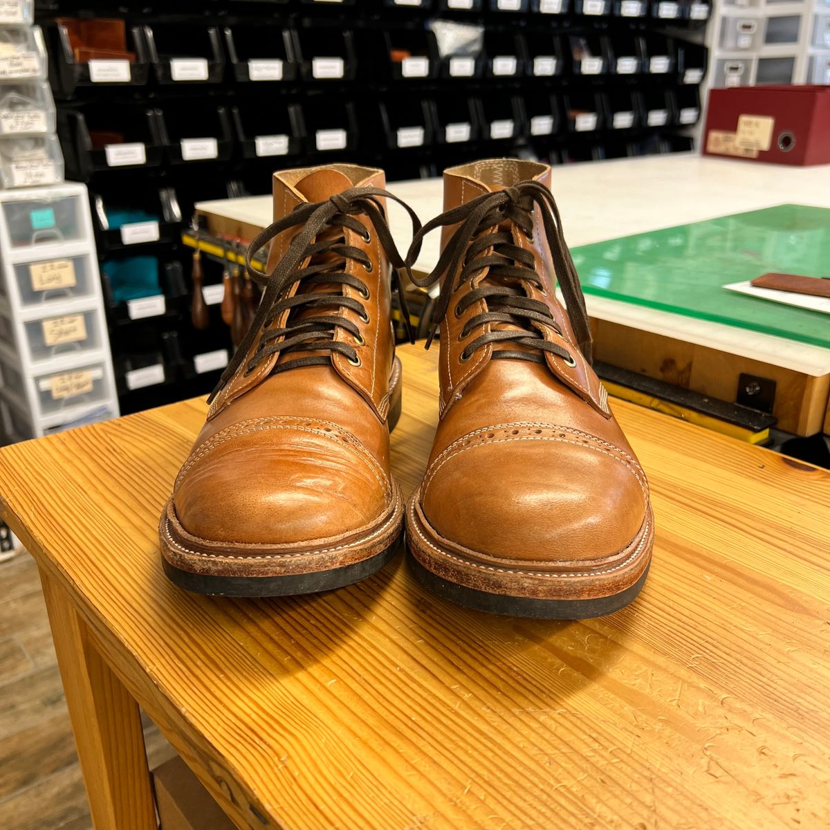 Photo by itsphil on February 4, 2023 of the Oak Street Bootmakers Field Boot in Maryam Natural Horsebutt.